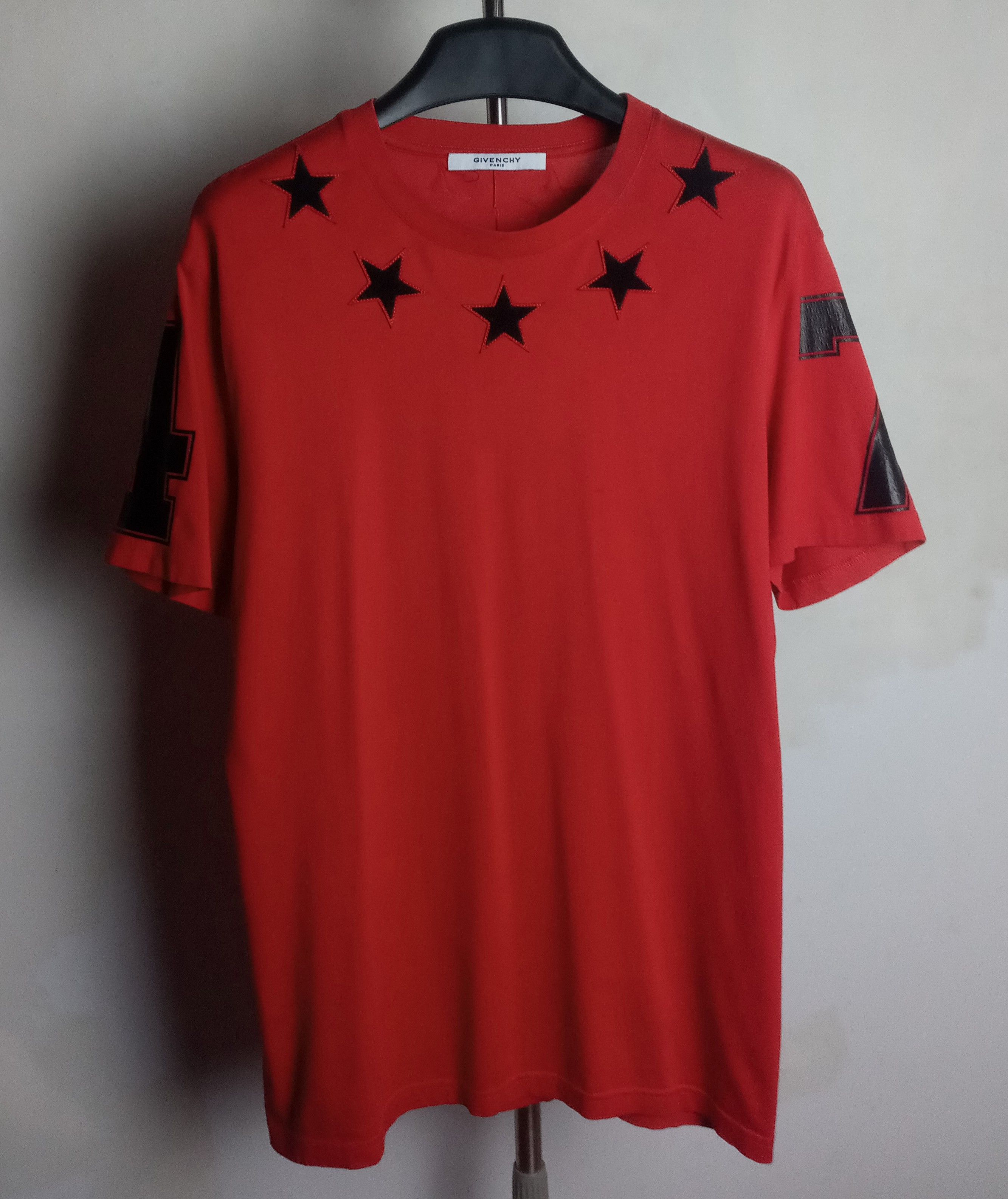 Givenchy Red 47 Stars Print T medium