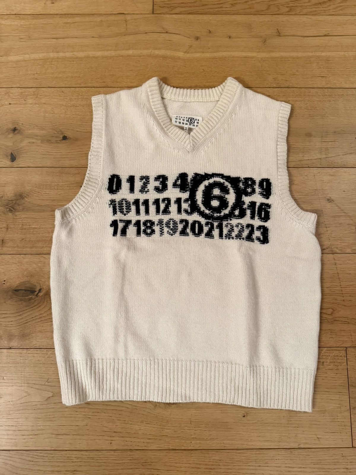 Maison Margiela Maison Margiela MM6 Sweater Vest Size US S / EU 44-46 / 1 - 1 Thumbnail