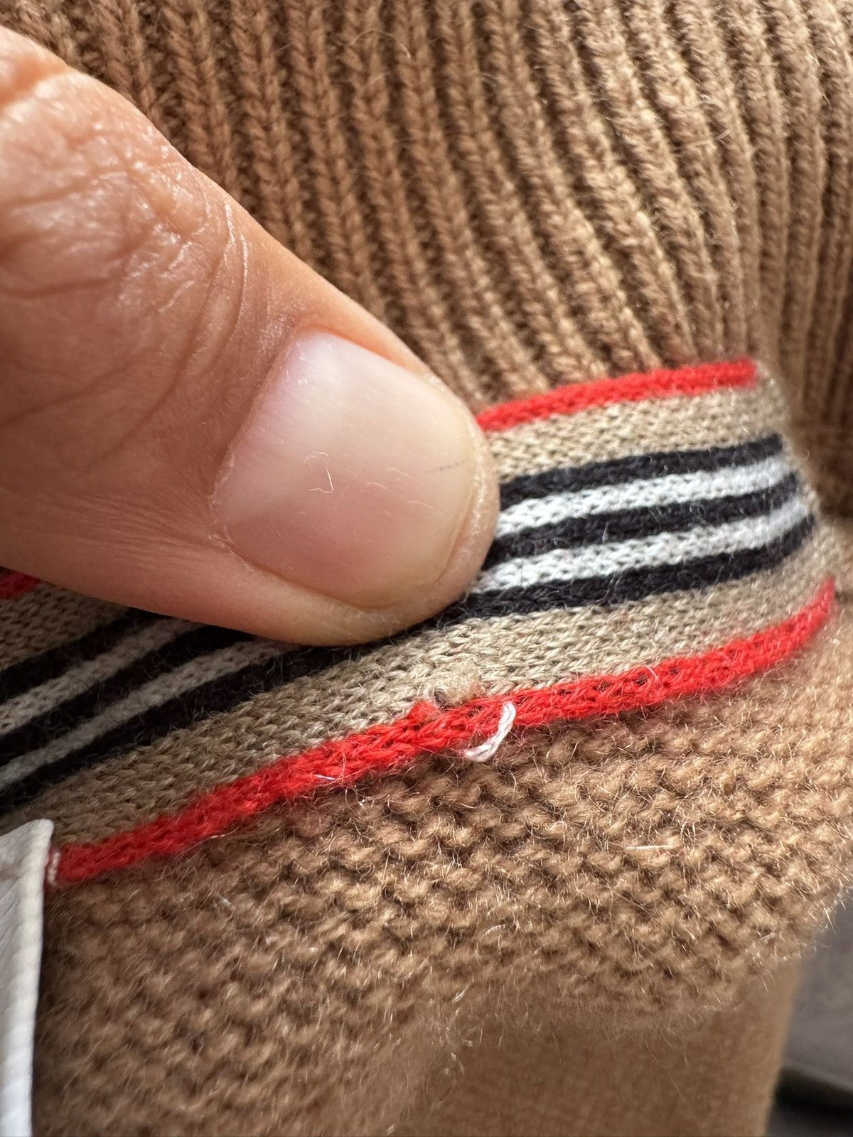 Burberry BURBERRY cashmere jumper SEE PHOTOS FOR REAL TAPE MEASUREMEN Size US S / EU 44-46 / 1 - 23 Thumbnail
