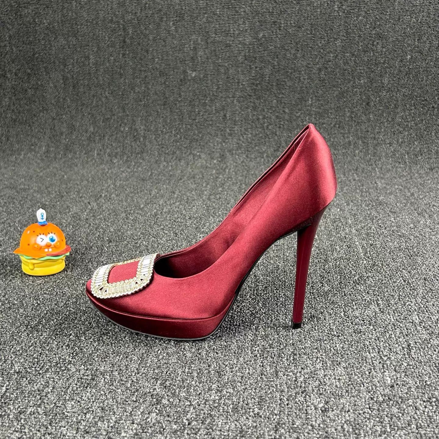 Roger Vivier Roger Vivier Burgundy Satin Crystal Buckle Pumps 36.5 Size US 6 / IT 36 - 3 Thumbnail