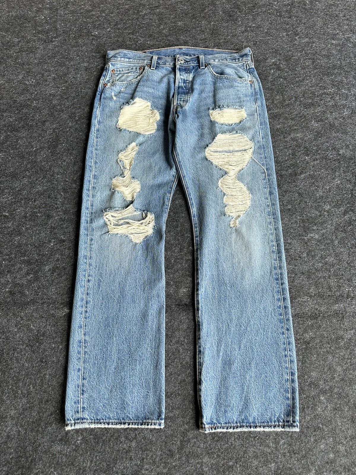 Levi's Distressed Levis 501 Light Blue Denim 33x30 D436 Size US 33 - 1 Thumbnail