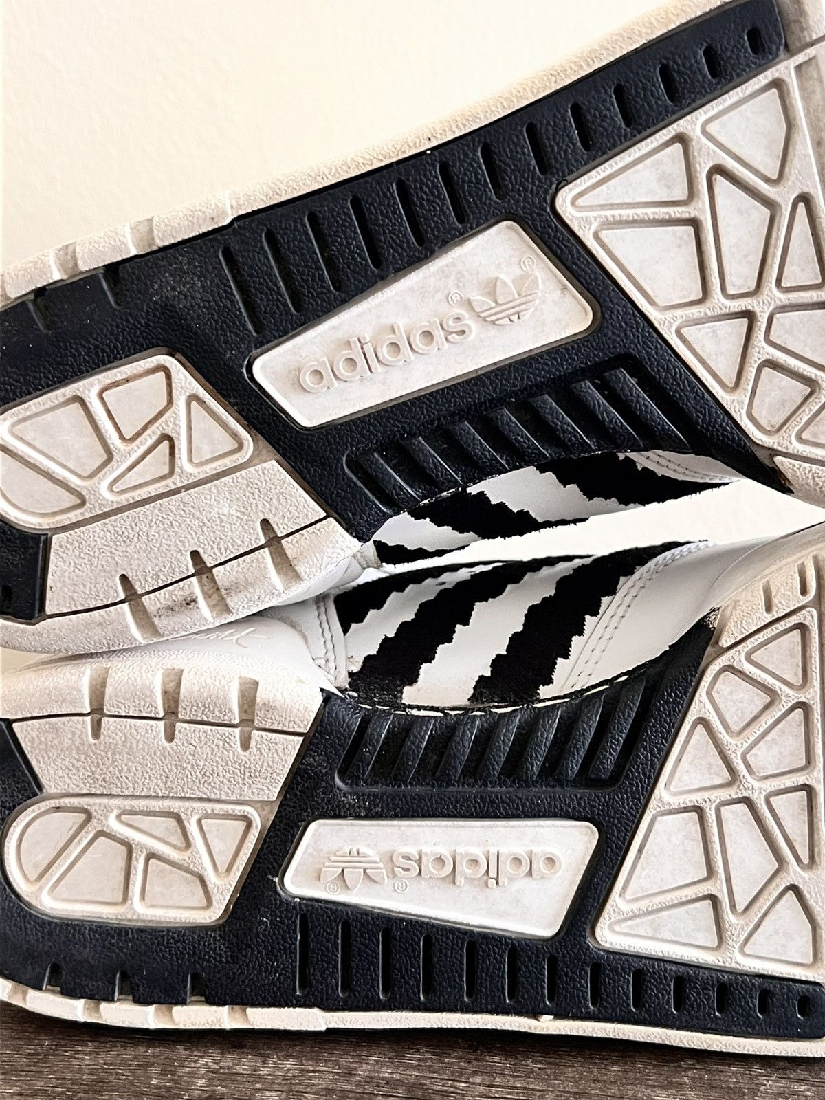Adidas × Jeremy Scott Jeremy Scott Pixel RARE Size US 8 / EU 41 - 13 Thumbnail