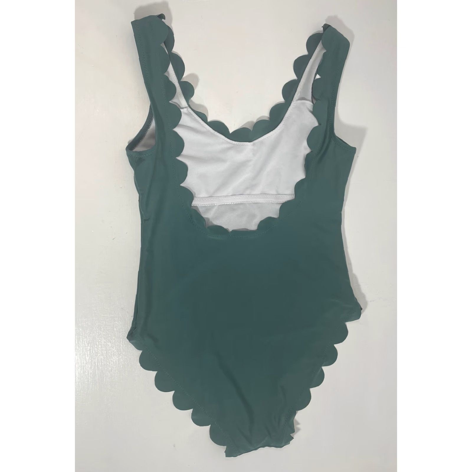 Shein VINTAGE? No. Shein Bathing Suit One Piece Green Scallop Trim Polyester 1 Piece M Women's Beach Nylon Spandex Lining Scallop Scoop Neck Halter Size M / US 6-8 / IT 42-44 - 3 Thumbnail