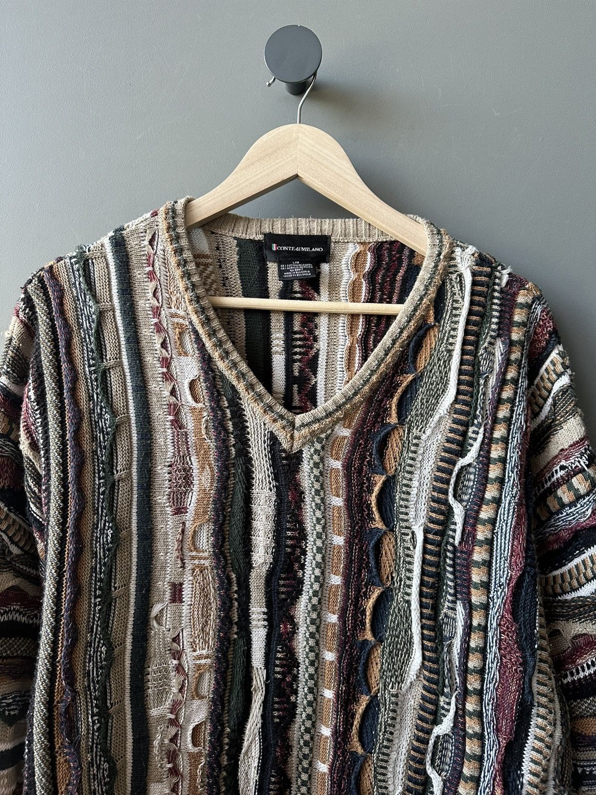 Vintage Vintage Coogi Inspired 3D Knit Pattern V-Neck Sweater Size US L / EU 52-54 / 3 - 2 Thumbnail