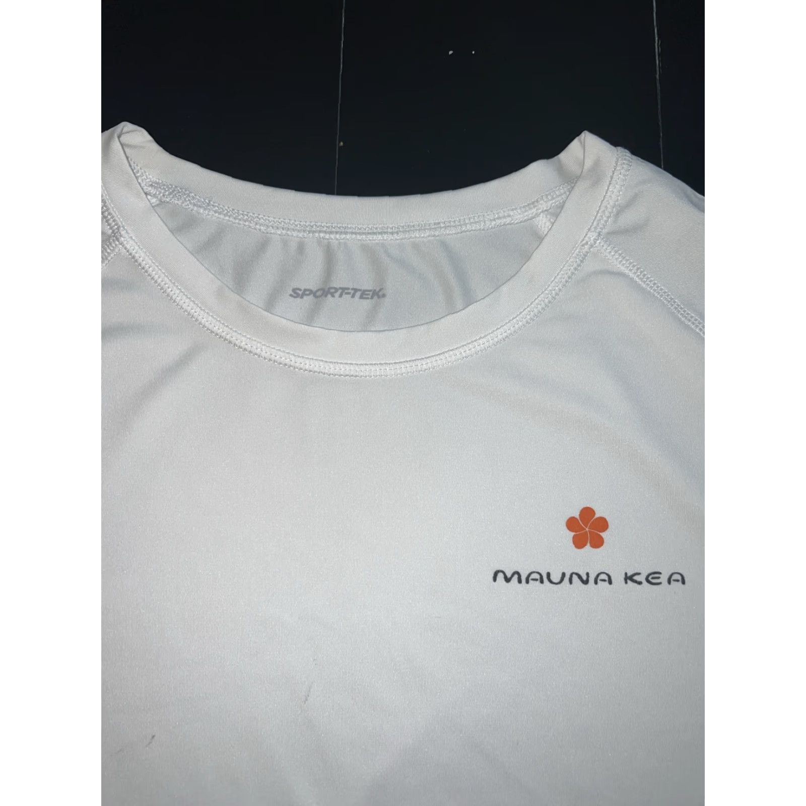 Vintage Sport-Tek Rash Guard T-Shirt XL Unisex Adults White Orange Flowers Logo Retro L/S Crew Neck Surf Water Sports Vintage No Size US XL / EU 56 / 4 - 2 Thumbnail