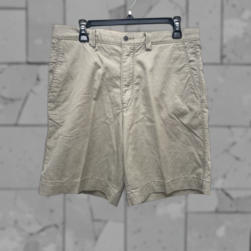 Tommy Bahama VINTAGE Tommy Bahama Men Chino Shorts Relaxed Fit Size 34 Beige Men's Shorts Size US 34 / EU 50 - 1 Thumbnail