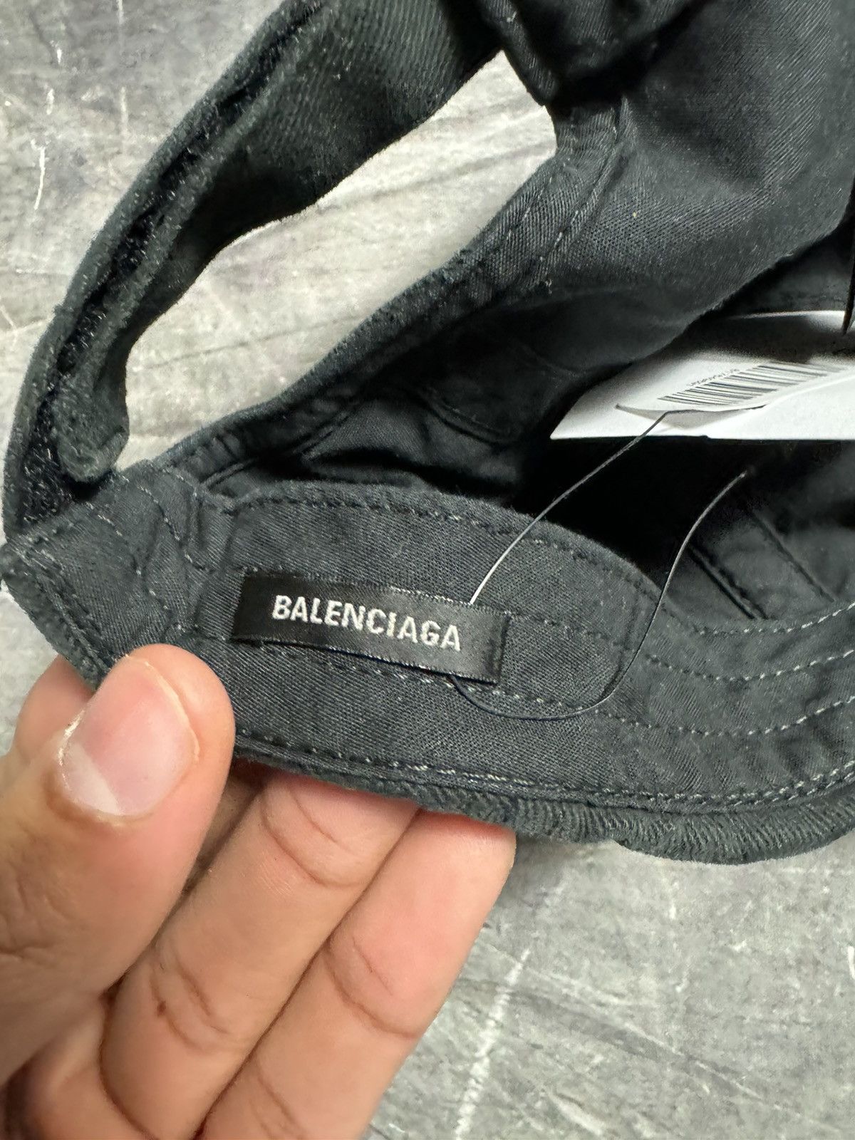 Balenciaga Balenciaga www.Balenciaga.com notched pierced hat Size ONE SIZE - 10 Thumbnail