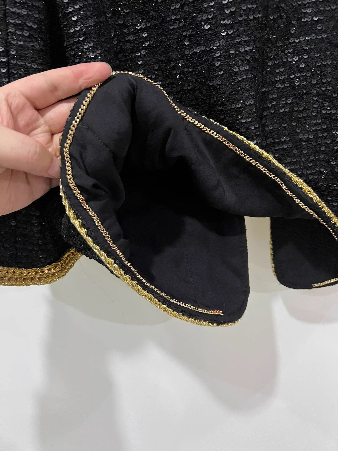 Chanel Chanel Black & Gold Heavy Beaded Runway Jacket 40 BNWT Size M / US 6-8 / IT 42-44 - 6 Thumbnail