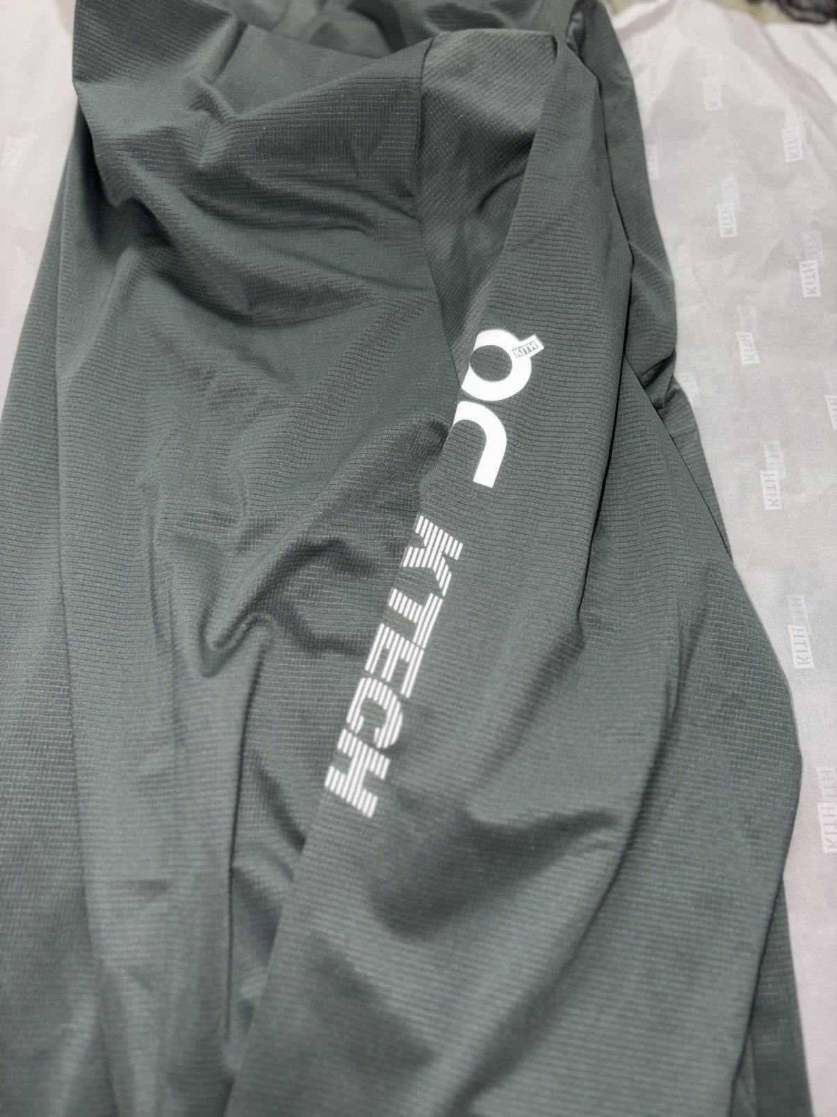 Kith × On Kith x On Core Long Sleeve Tee Olive Size US L / EU 52-54 / 3 - 2 Thumbnail