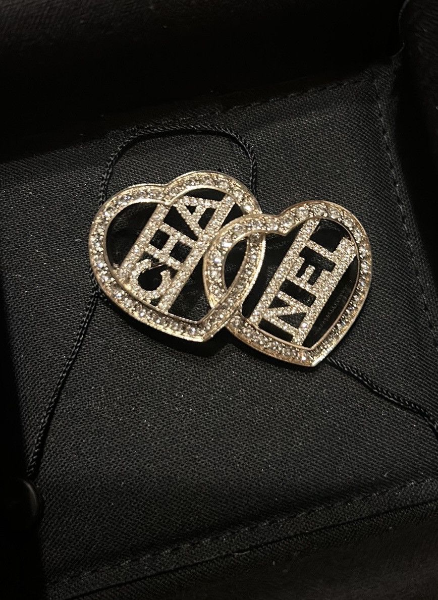 Chanel Chanel Crystal Double Heart Logo Brooch Silver C23B Size ONE SIZE - 3 Thumbnail