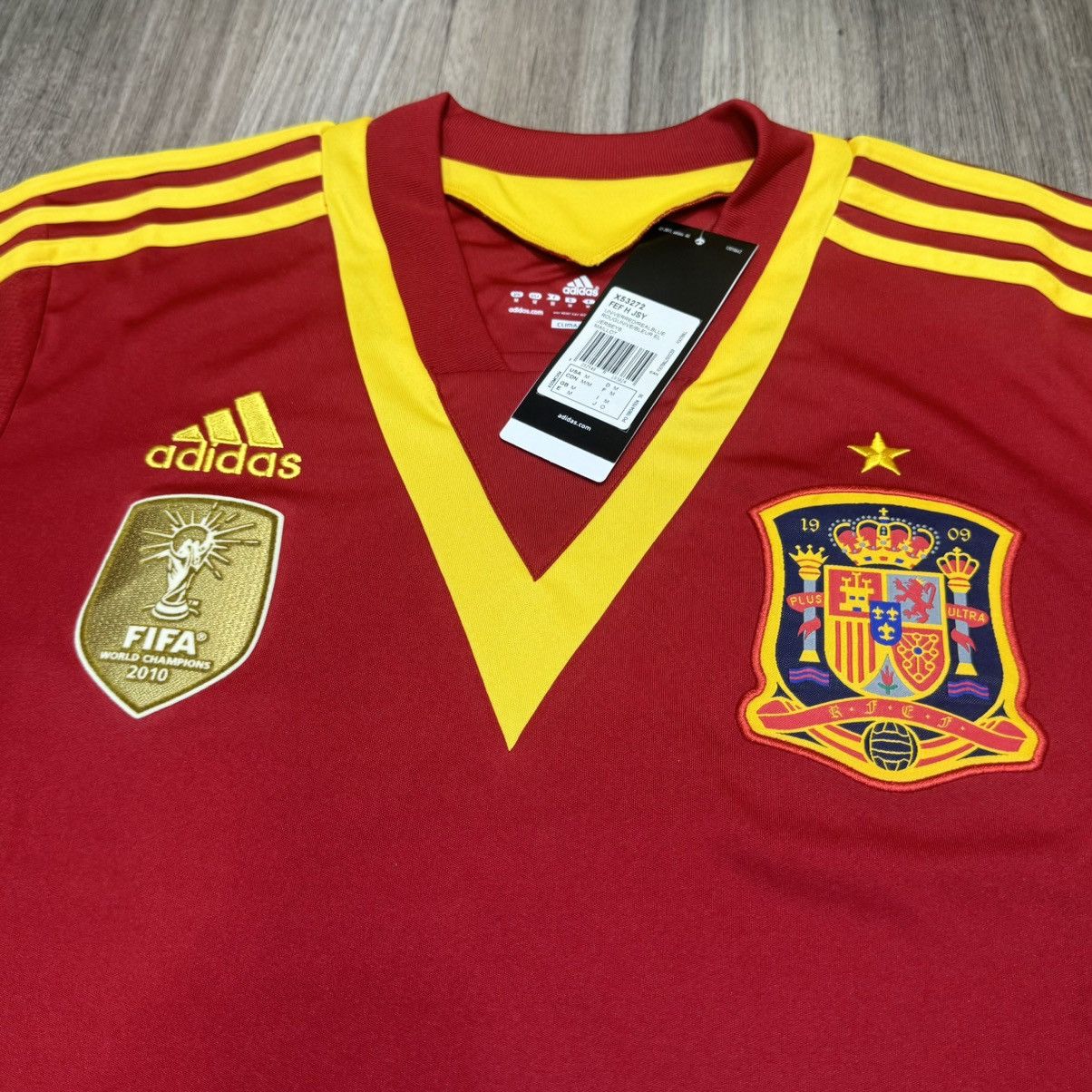 Adidas Spain 13/14 home shirt (bnwt) Size US M / EU 48-50 / 2 - 3 Thumbnail