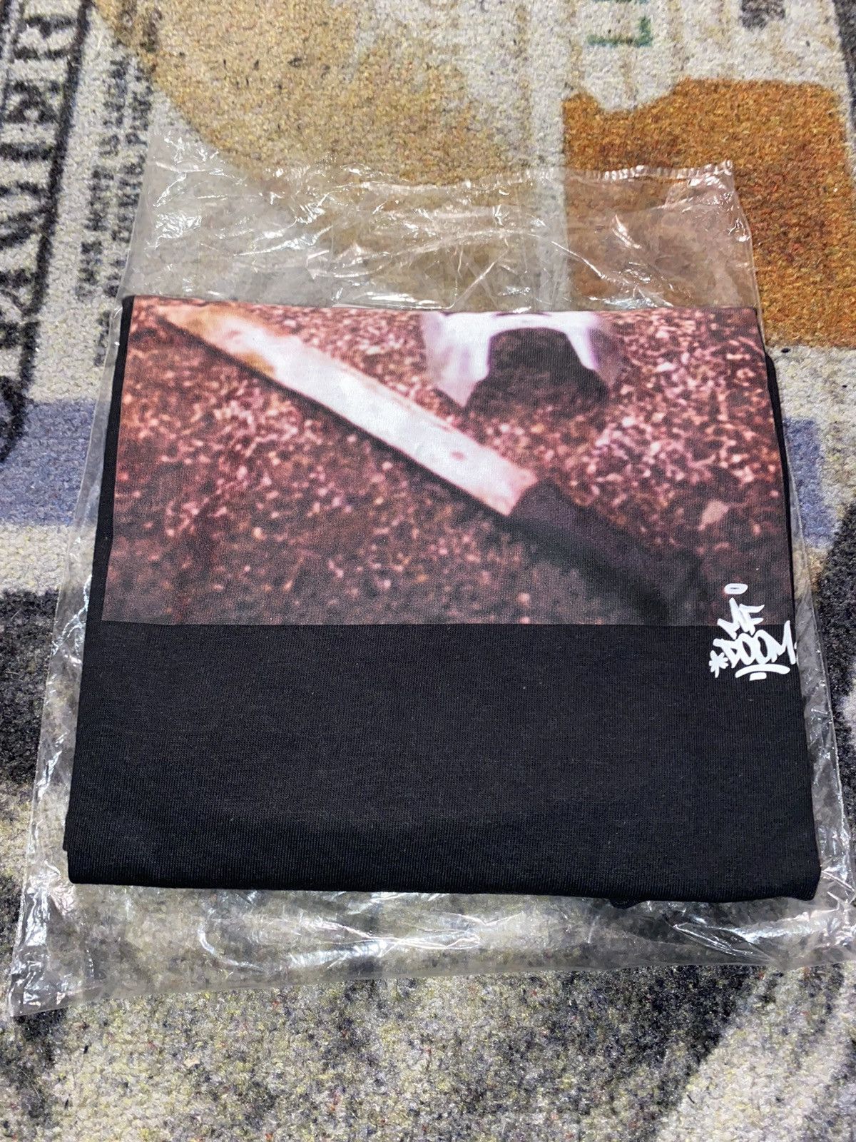 MF Doom × Supreme Supreme MF Doom Tee Black Size US XL / EU 56 / 4 - 1 Thumbnail