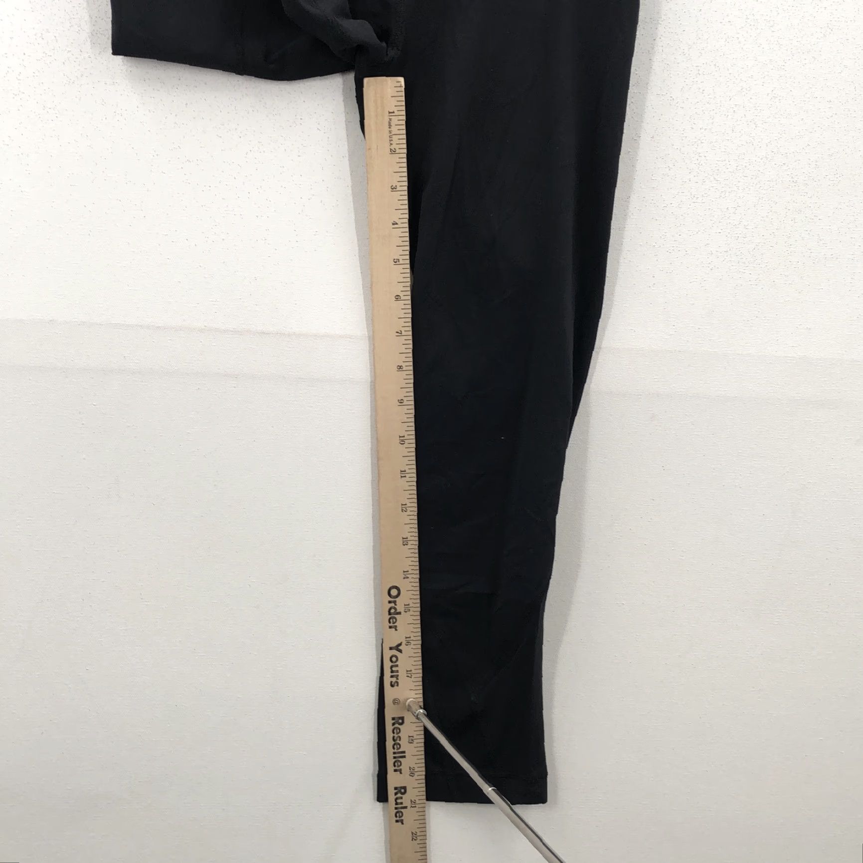 Lululemon Lululemon Womens Black Mid Rise Workout Skinny Leggings Size 4 Compression Size 27" / US 4 / IT 40 - 4 Thumbnail