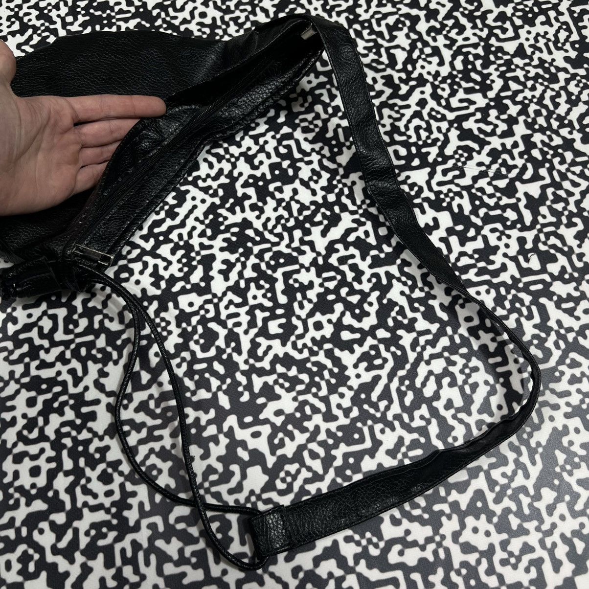Japanese Brand Vintage Y2K Japanese Crossbody Bag Opium Style Size ONE SIZE - 12 Thumbnail