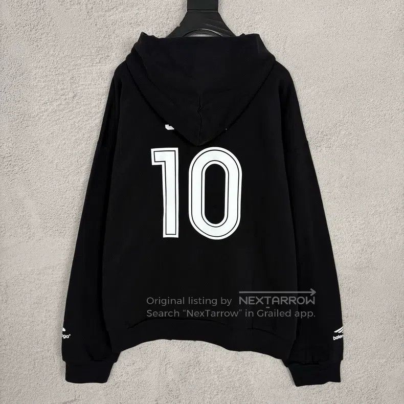 Balenciaga Balenciaga Black Manchester United Jersey Hoodie Zip-Up Ja Size US M / EU 48-50 / 2 - 2 Thumbnail