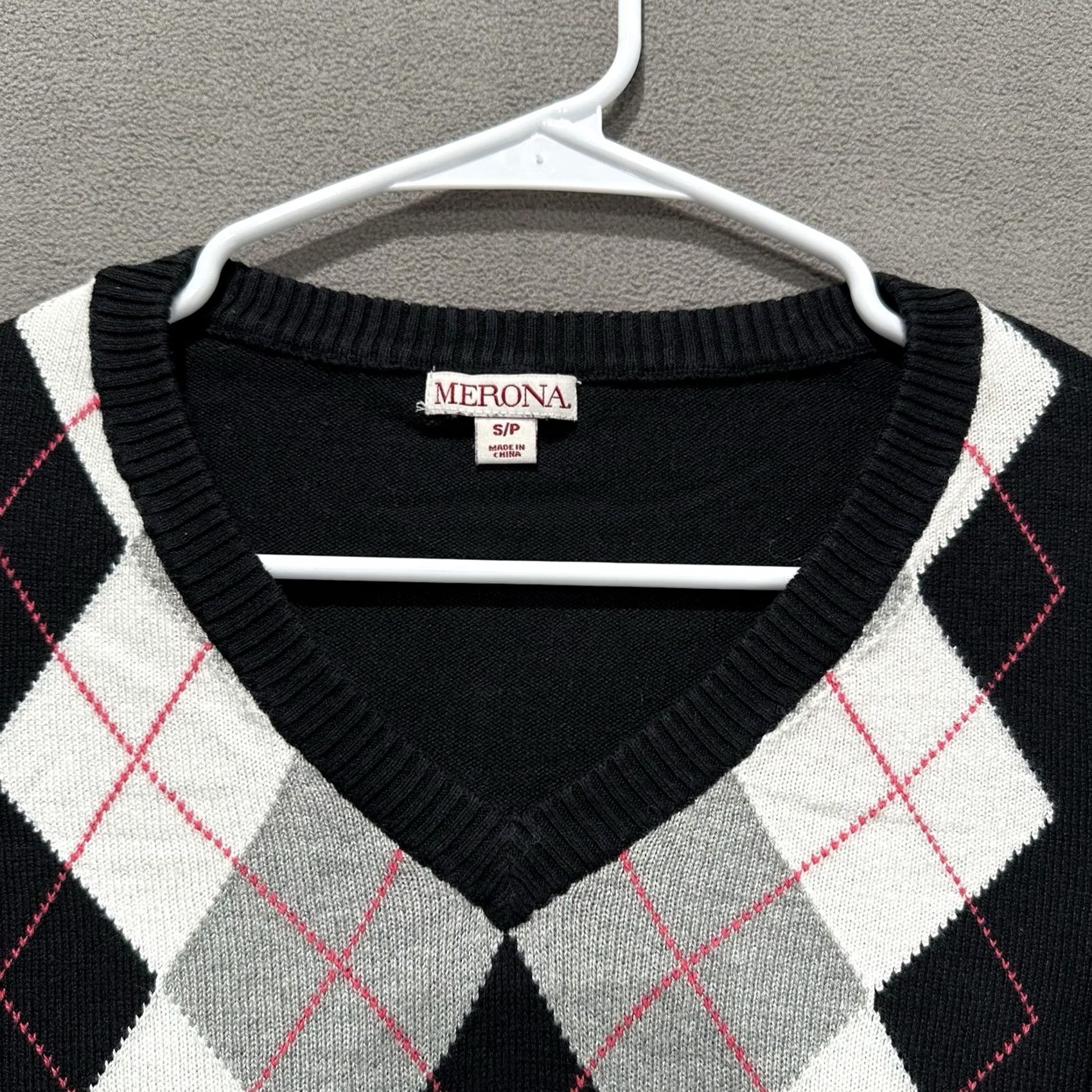 Merona Merona Sweater Women Small Black Argyle Diamond Print V-Neck Pullover GUC White Pink Colorful Fall Winter Casual Size S / US 4 / IT 40 - 3 Thumbnail