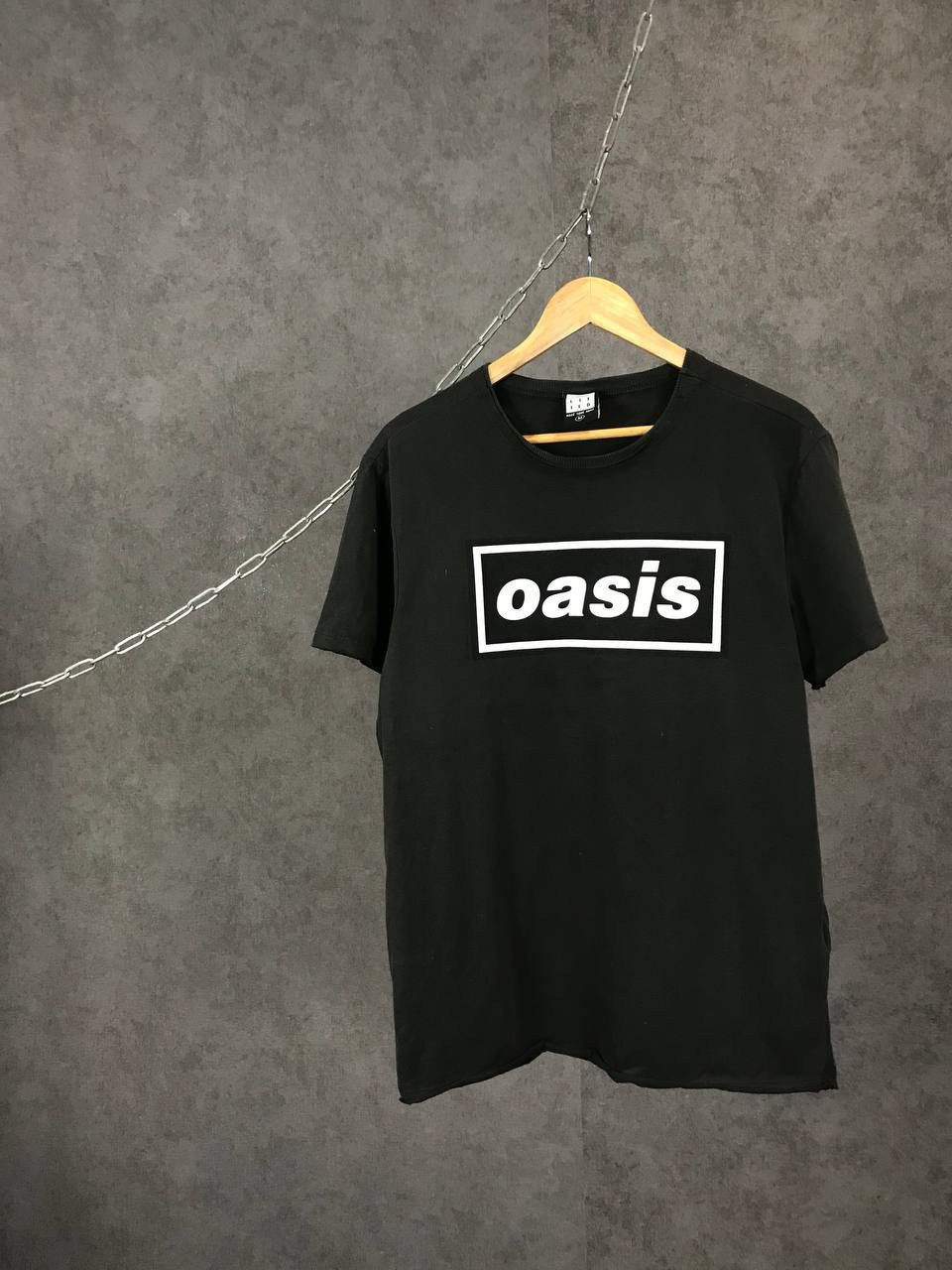Band Tees Oasis big center logo rock band tee Size US M / EU 48-50 / 2 - 1 Thumbnail