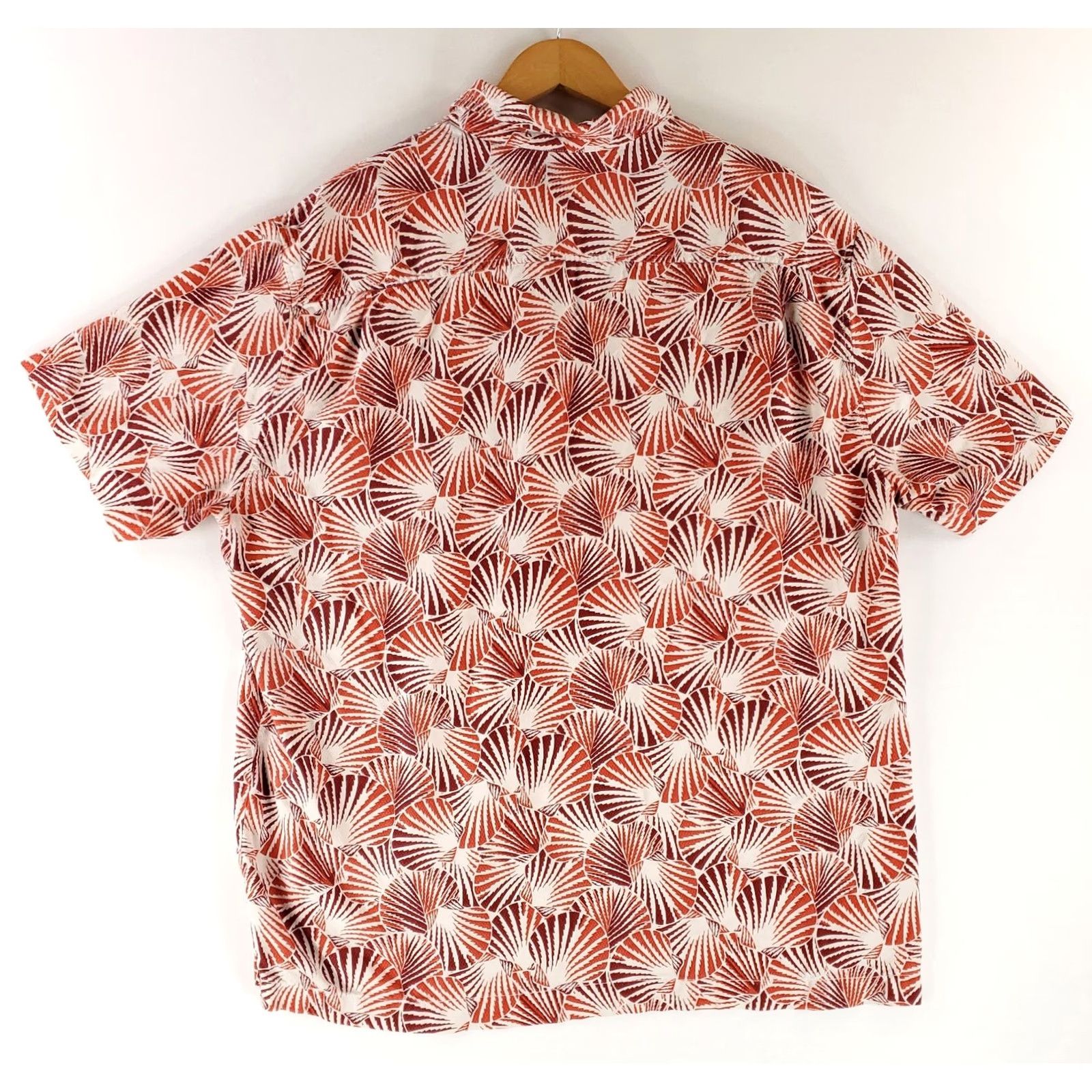 Tommy Bahama Tommy Bahama Caliente Shell We Dance Hawaiian Shirt Red Orange Mens XXL Multicolor Short Sleeve Shirt Mens 2XL Size US XXL / EU 58 / 5 - 4 Thumbnail