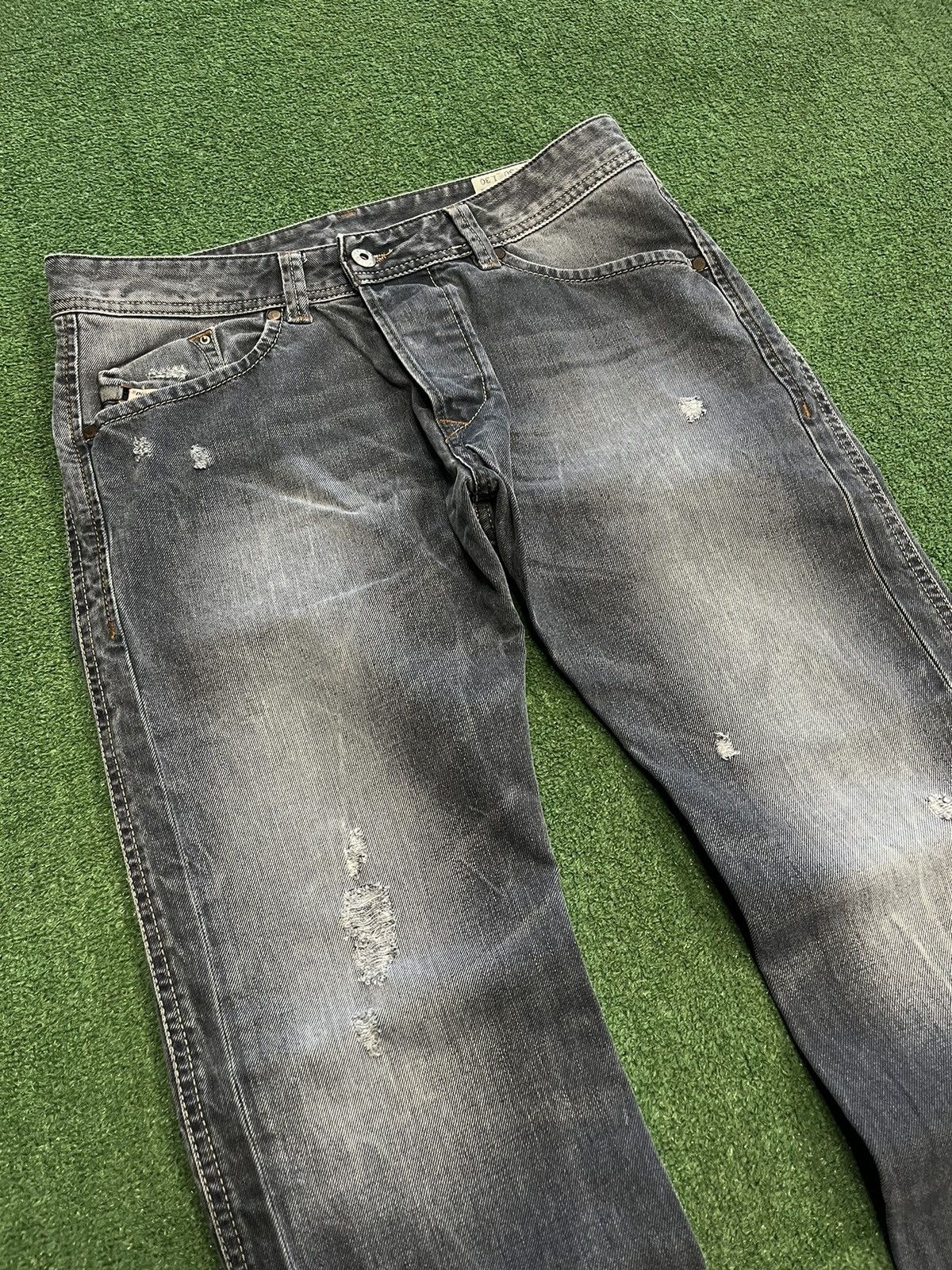 Diesel × Jean × Vintage Vintage Y2K Diesel Distressed Lighting Washed denim pants Size US 30 / EU 46 - 4 Thumbnail