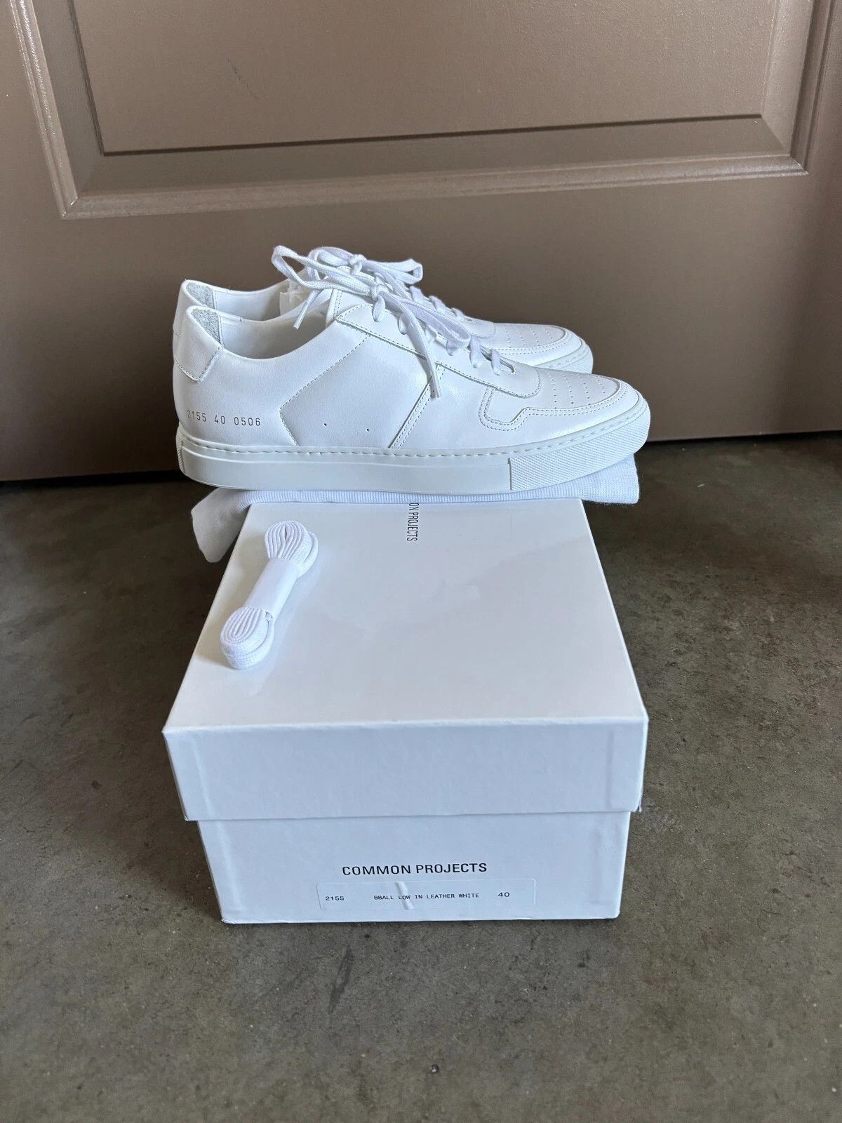 Common Projects Common Projects BBall Low In Leather White - Size 40 Size US 7 / EU 40 - 2 Thumbnail