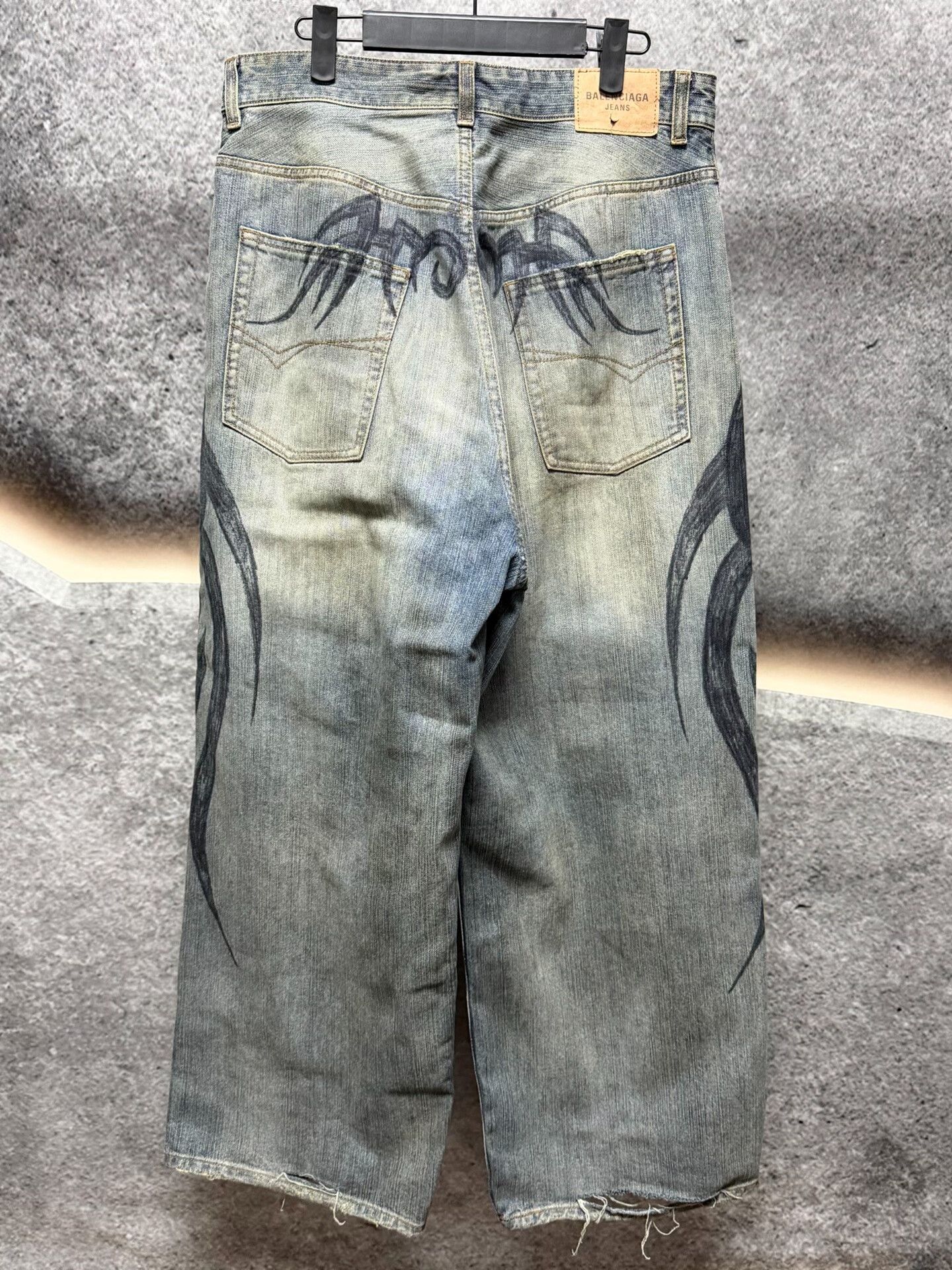 Balenciaga Balenciaga FW24 Denim with Graffiti Design Size US 26 / EU 42 - 2 Thumbnail