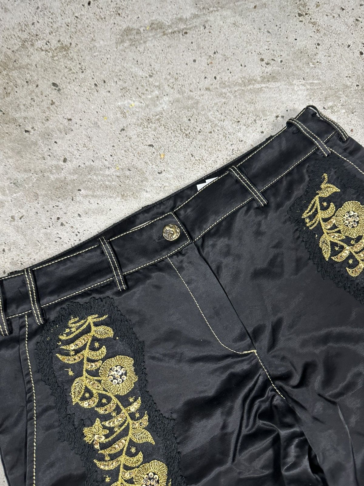 Roberto Cavalli Vintage Y2K Roberto Cavalli Class Baggy Embroidery Pants Size 30" / US 8 / IT 44 - 9 Thumbnail