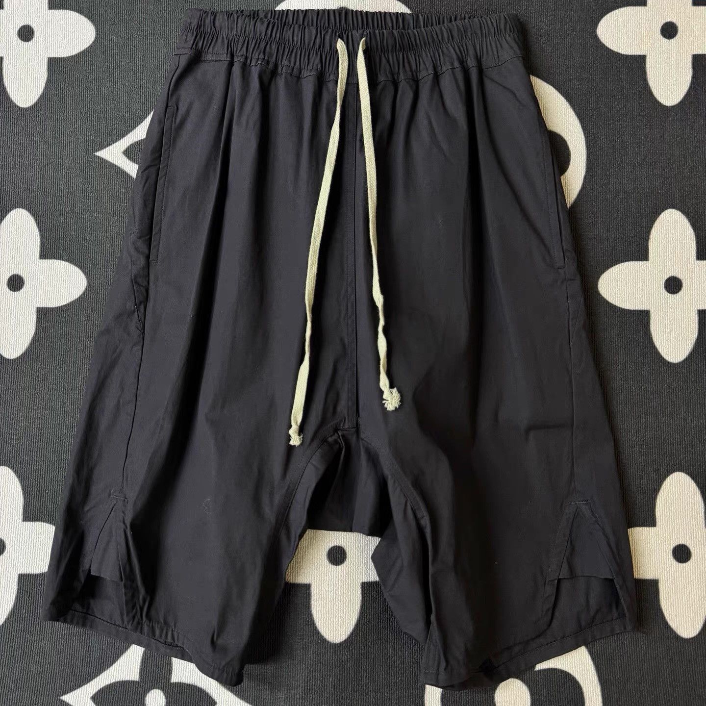 RICK OWENS Black Drawstring Shorts Q10