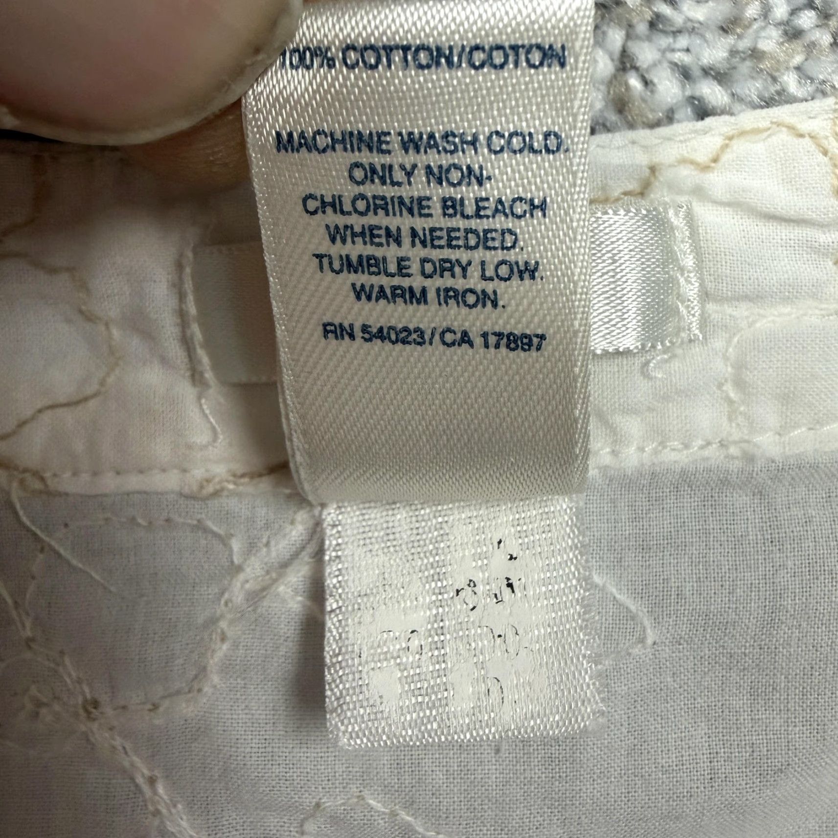 Old Navy Old Navy Blouse Women's S White 3/4 Sleeves V-Neck Button Front Embroidered Floral Lightweight Cotton Casual Spring Size S / US 4 / IT 40 - 6 Thumbnail