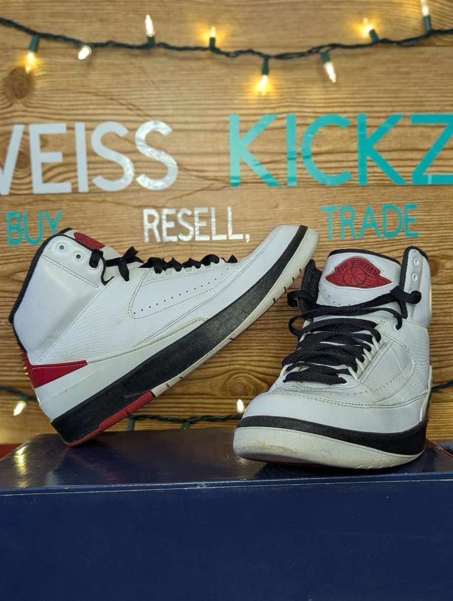 Jordan Brand Jordan 2 Chicago Size US 10.5 / EU 43-44 - 1 Thumbnail