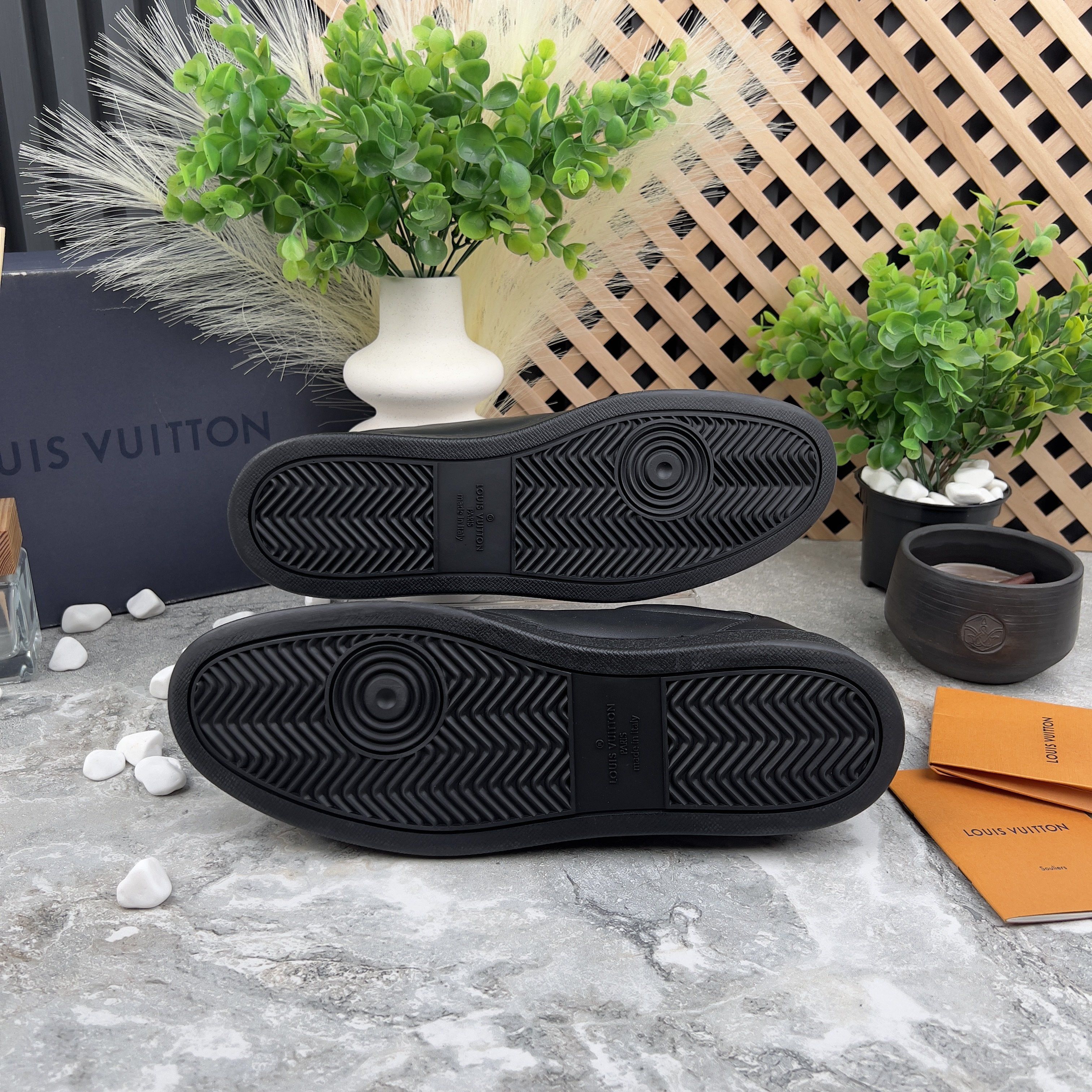 Louis Vuitton Authentic Louis Vuitton Rivoli Sneakers Leather Size US 11.5 / EU 44-45 - 10 Thumbnail