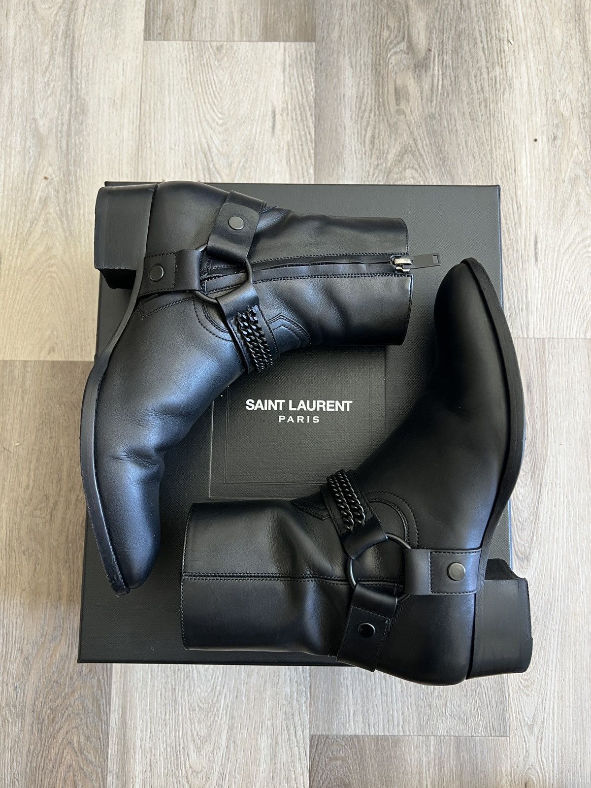Saint Laurent Paris Wyatt ワイアット Saint Laurent Wyatt Western Zipped Boot in Noir | FWRD