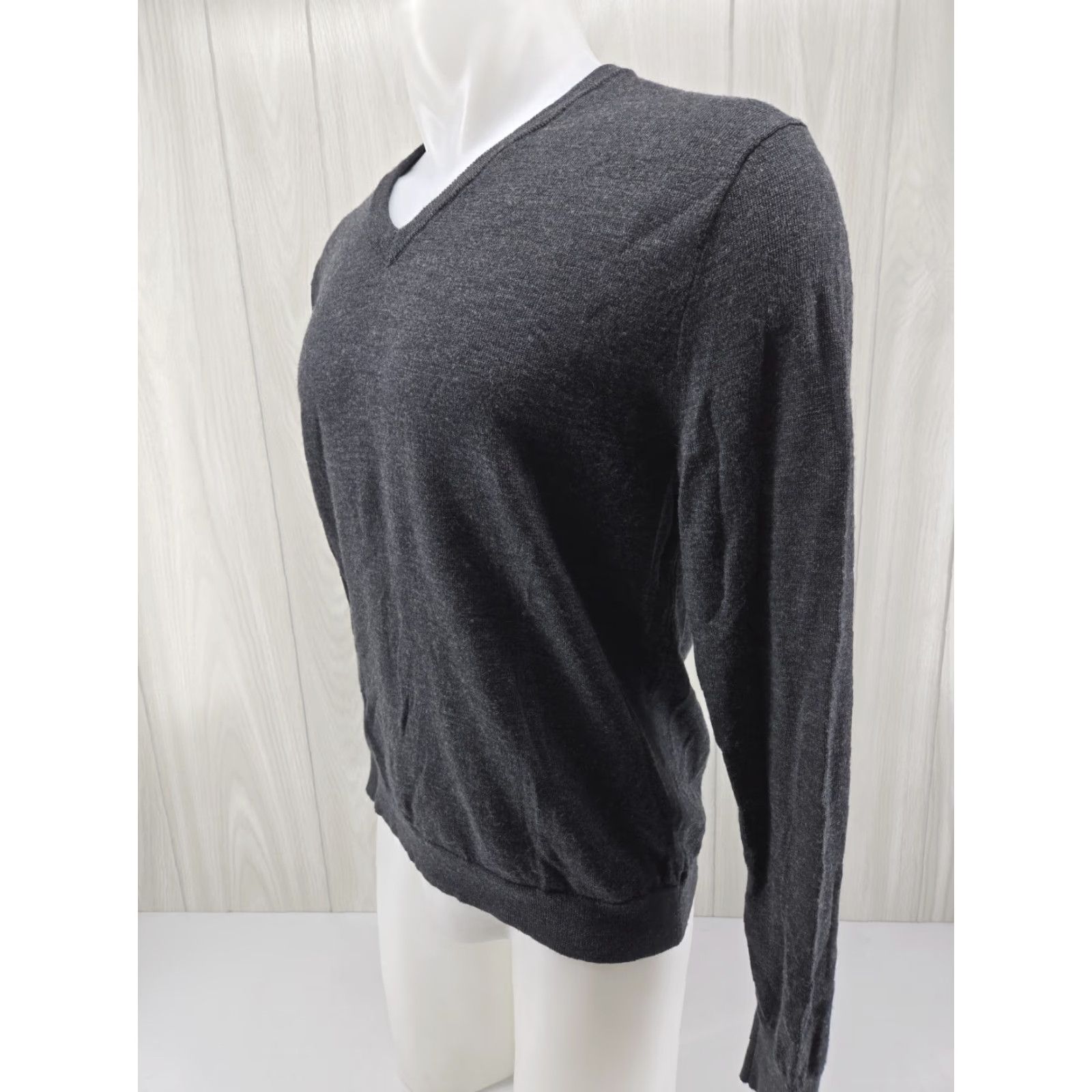 J.Crew J.Crew Merino Wool V Neck Charcoal Gray Sweater Slim Fit Men’s Large Size L Pullover Knit Shirt Size US L / EU 52-54 / 3 - 3 Thumbnail