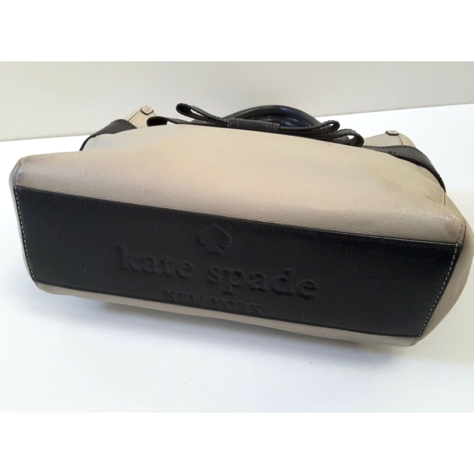 Vintage kate spade new york Elena Villabella Avenue Beige Black Structured Handbag Purse Medium Women Leather Solid Size ONE SIZE - 5 Thumbnail