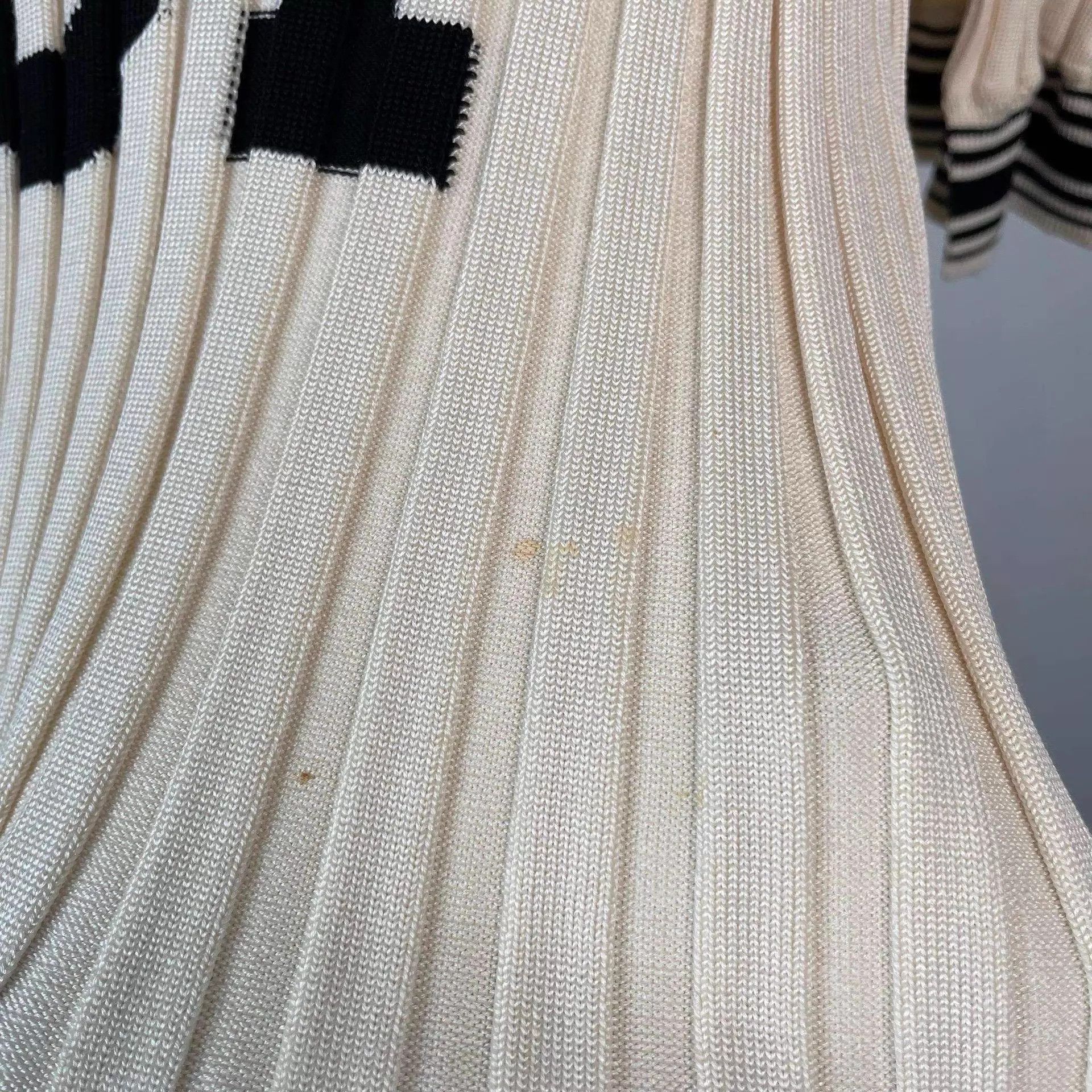 Chanel Chanel Sweater Shirts Size XS / US 0-2 / IT 36-38 - 2 Thumbnail