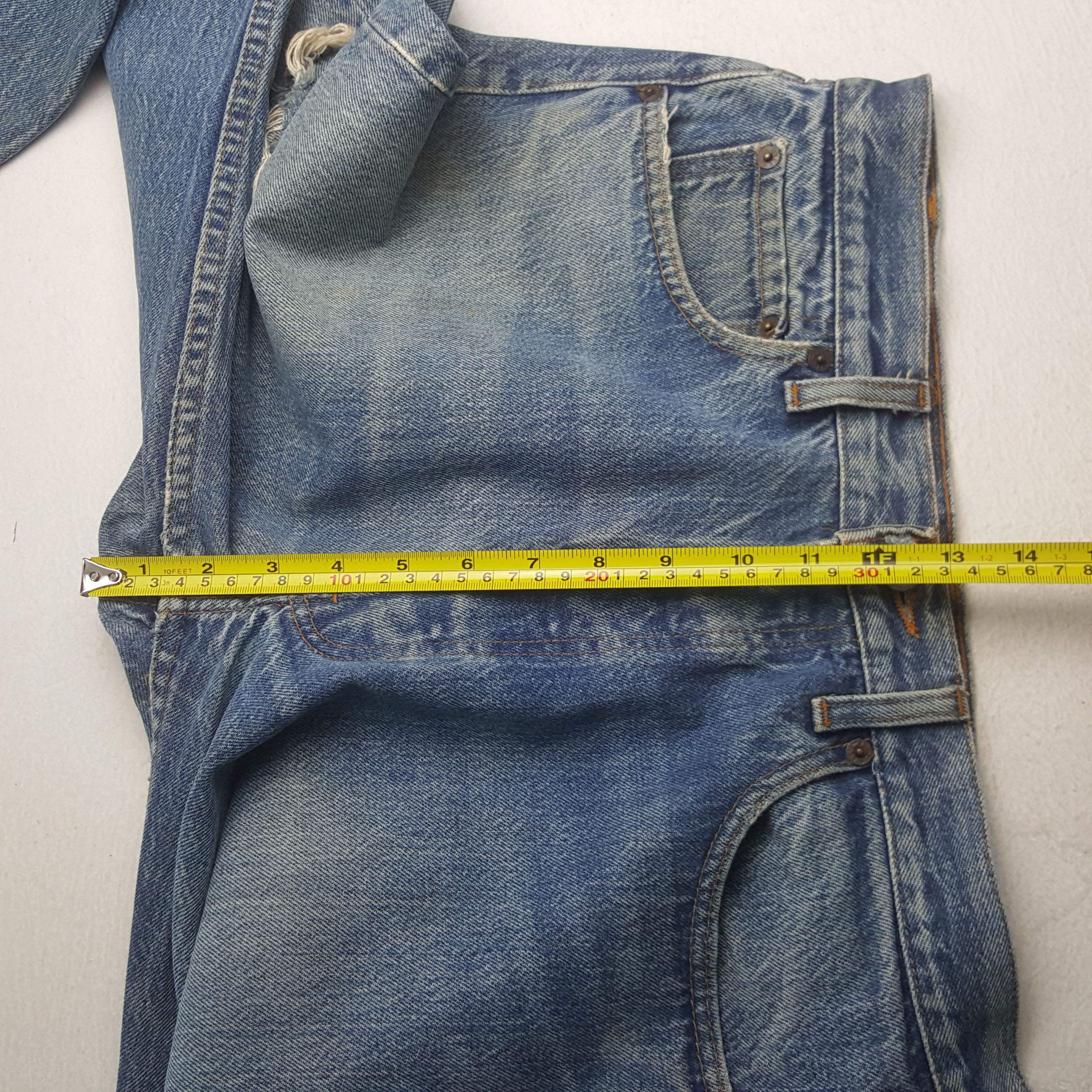 Vintage Vintage Levi's 501 90's Distressed Denim Jeans RR9 Size US 33 - 12 Thumbnail