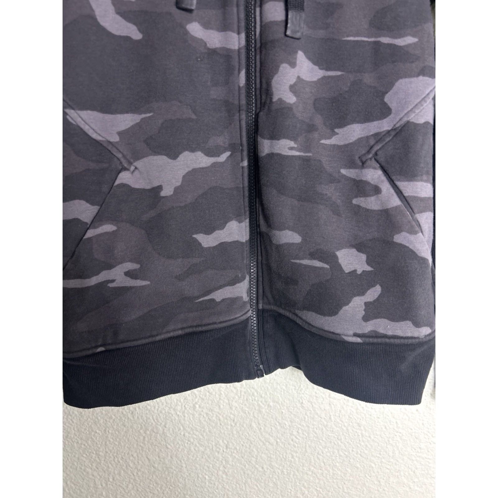 Athleta VINTAGE Athleta Triumph Printed Camo Full Zip Hoodie Sweatshirt Small Black Gray 511504 Size S / US 4 / IT 40 - 7 Thumbnail