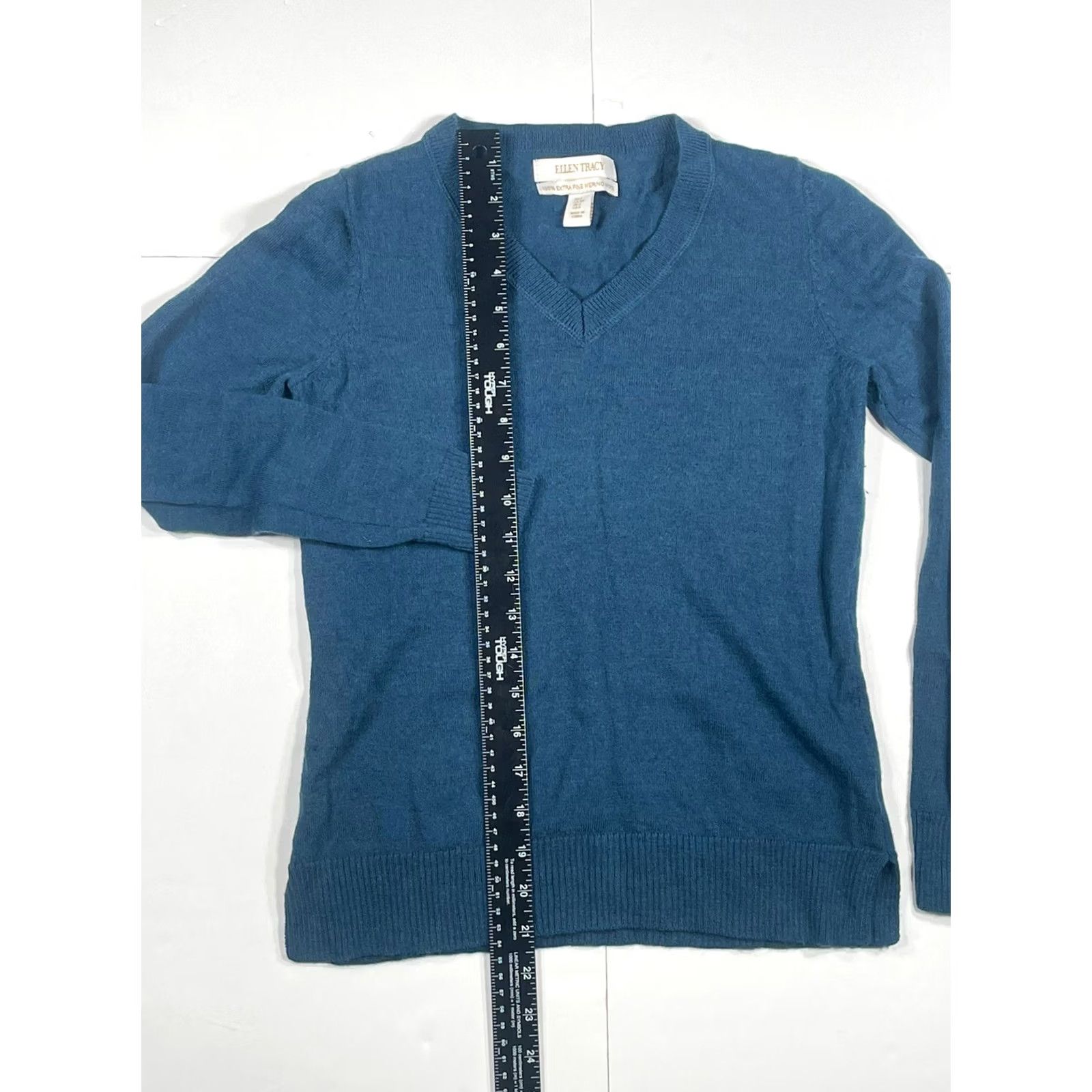 Ellen Tracy Ellen Tracy Womens V-Neck Knit Sweater Sz S Blue Long Sleeve 100% Merino Wool Pullover Casual Womens Size S / US 4 / IT 40 - 3 Thumbnail