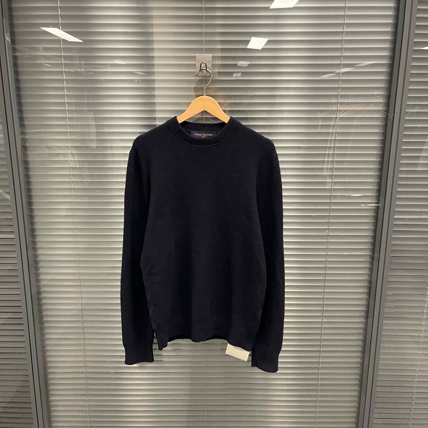 Louis Vuitton LV back allover logo knit cashmere sweater m 99 new Size US M / EU 48-50 / 2 - 1 Thumbnail
