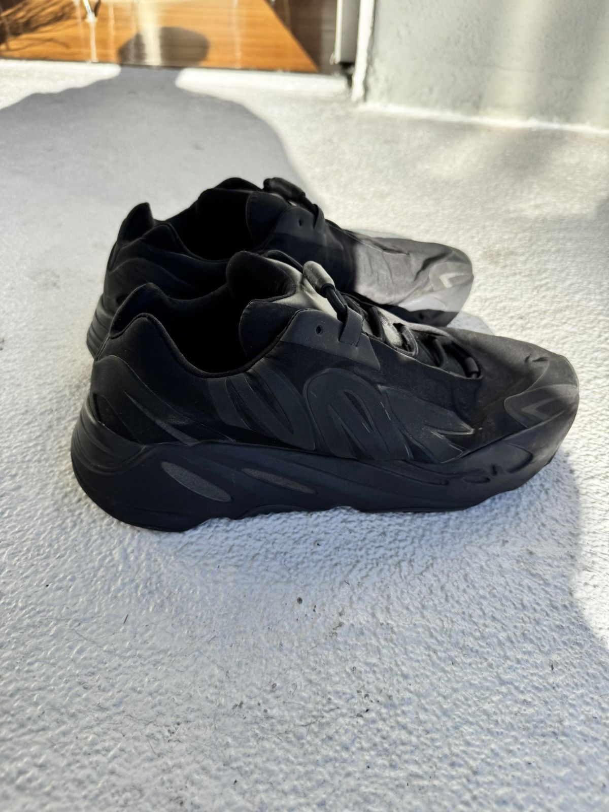Yeezy YEEZY MNVM Size US 9.5 / EU 42-43 - 2 Thumbnail