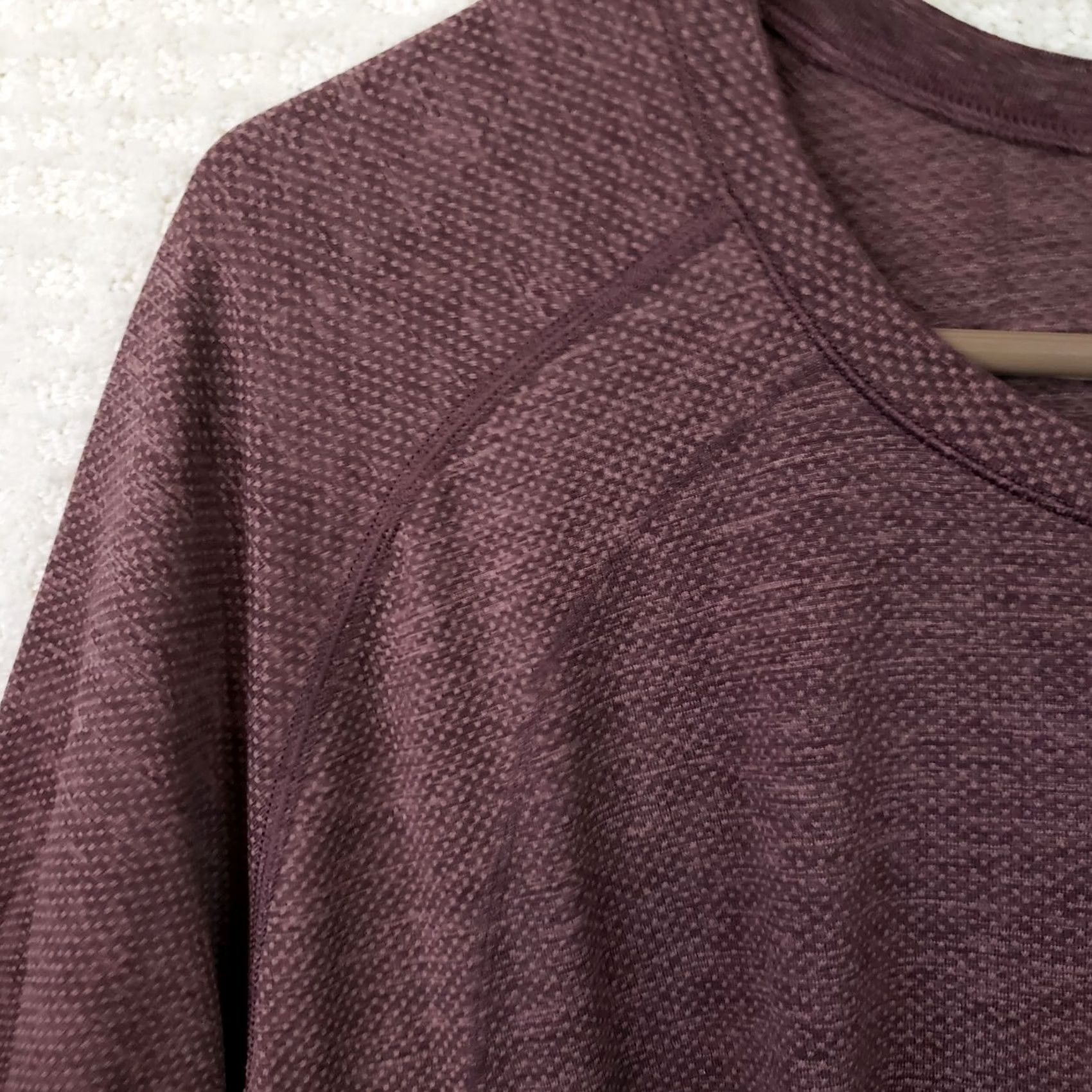 Lululemon Lululemon Men T-Shirt Burgundy Short Sleeve Crew Neck 2XL Athletic Fit 47 in Chest Breathing Lightweight Stretch Packable Cotton Lyocell Lycra Size US 39 - 7 Thumbnail