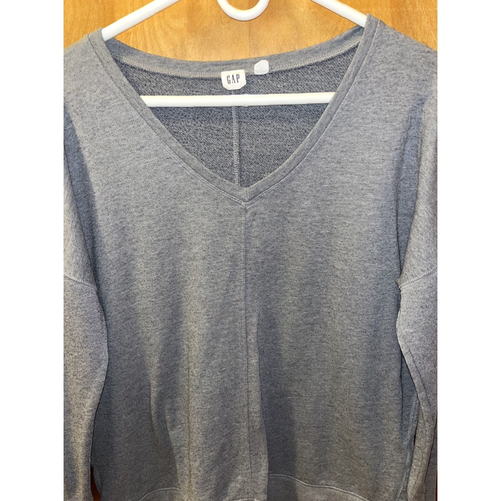 Vintage VINTAGE GAP Mens Gray V-Neck Sweatshirt Pullover 90s Style Medium All Seasons Size US M / EU 48-50 / 2 - 2 Thumbnail