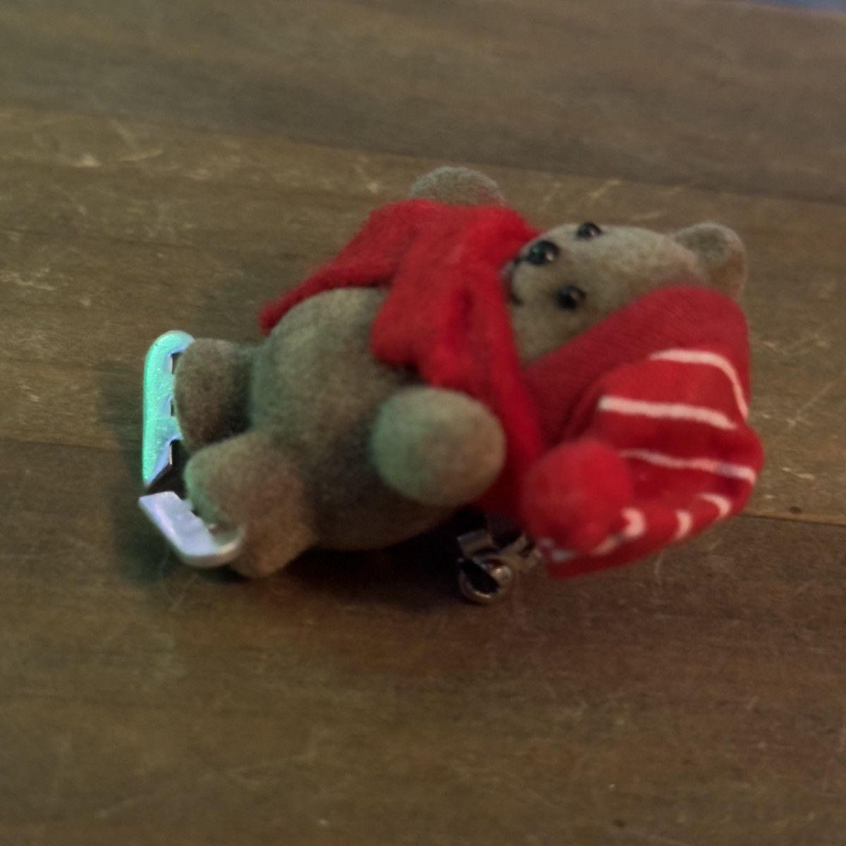 Vintage Vintage 80’s flocked ice skating teddy bear brooch Size ONE SIZE - 4 Thumbnail
