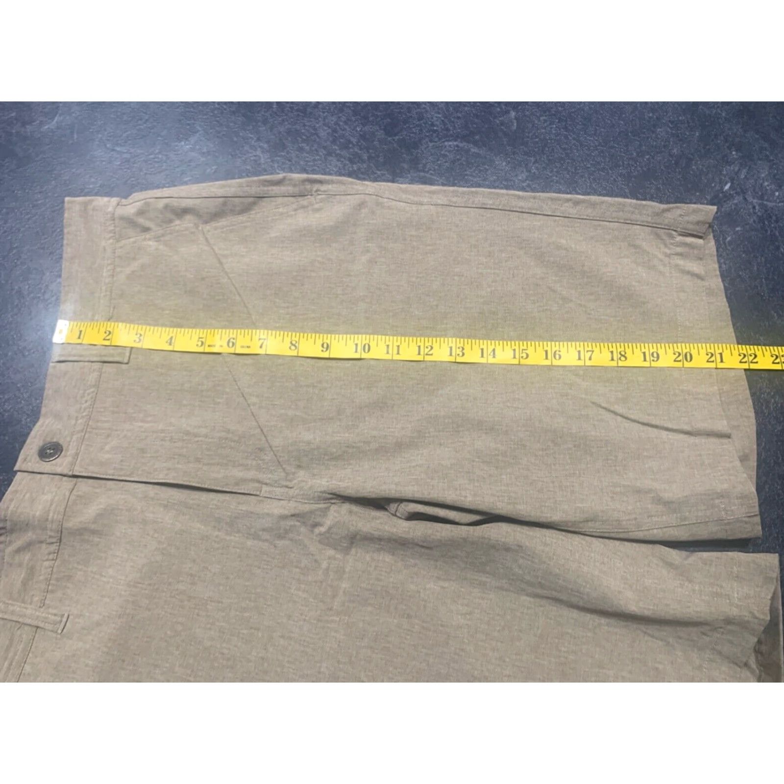 Vintage 32 Degrees Men's Khaki Shorts Size 34 Waist Regular Fit Stretch Chino Performance Golf Walking Beige Size US 34 / EU 50 - 6 Thumbnail
