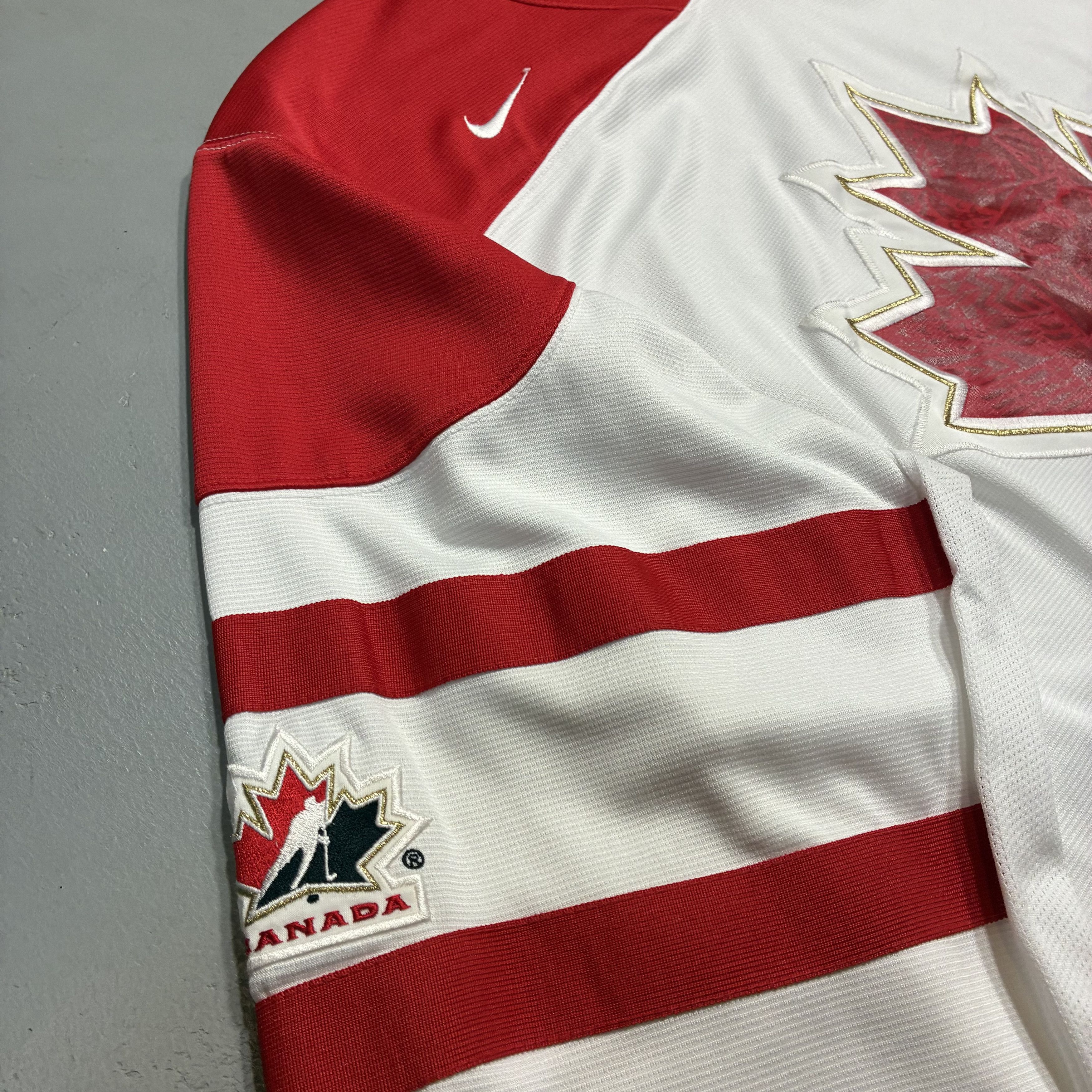 Nike Nike Team Canada Hockey Jersey 2010 Vancouver Olympics Size US XL / EU 56 / 4 - 10 Thumbnail