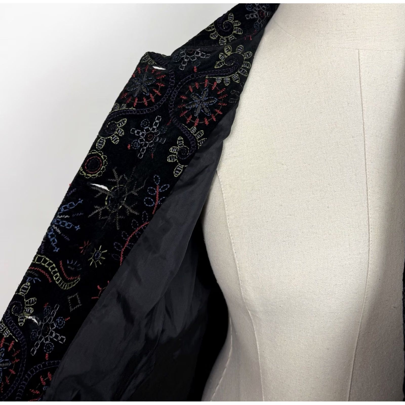 Vintage Chicos Jacket Womens Small Black Velvet Embroidered Studded 90s Bohemian Western Vintage Coat Short Sleeve Button Front Stretch Size S / US 4 / IT 40 - 5 Thumbnail