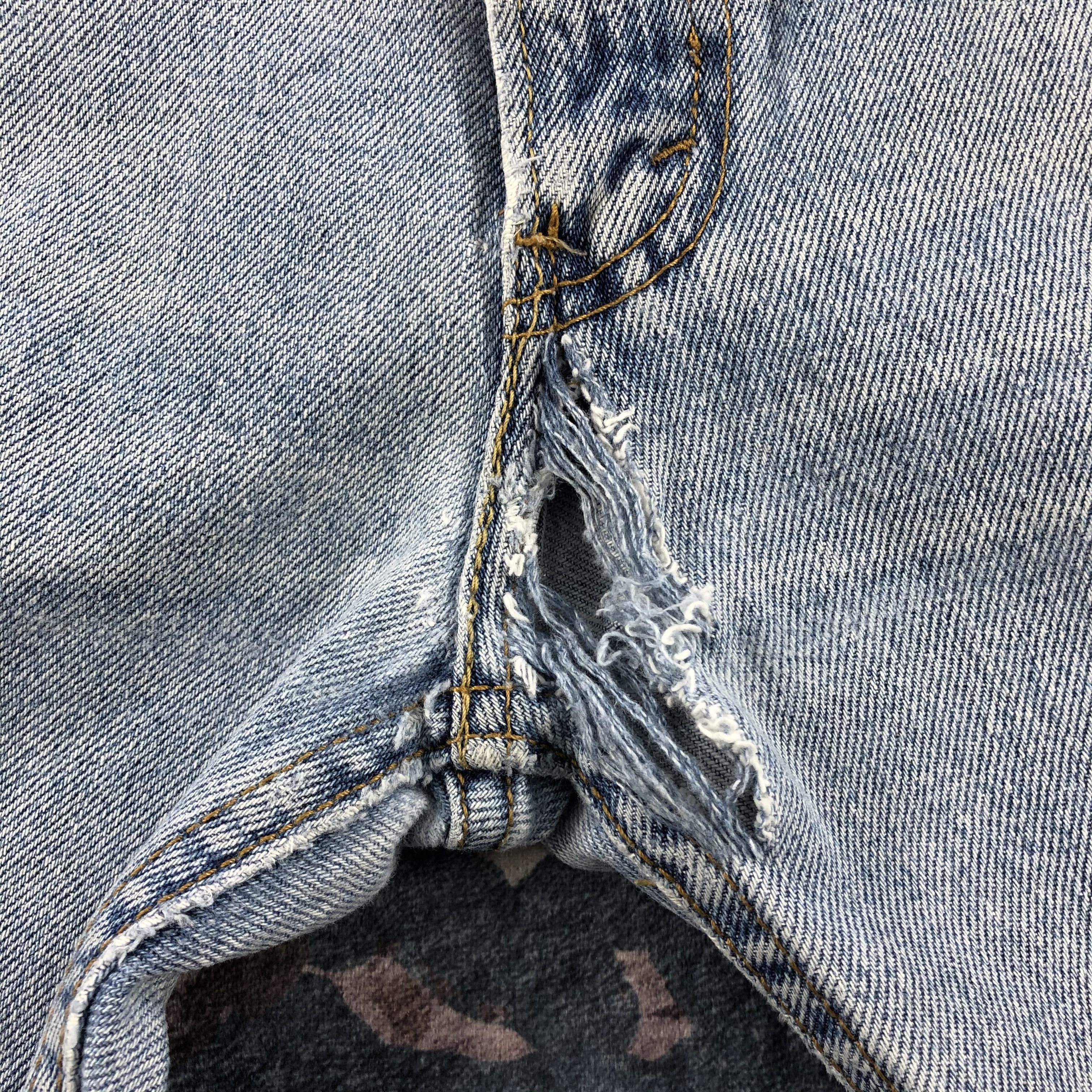 Levi's × Vintage Vintage Light Wash Levis 505 Jeans-JM2553 Size US 34 / EU 50 - 11 Thumbnail