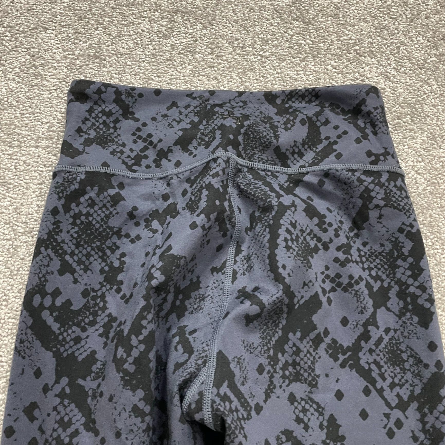 Skin JoyLab Leggings Womens XS Blue Snake Skin Pocket Compression Athletic 24x24"} Size 26" / US 2 / IT 38 - 3 Thumbnail