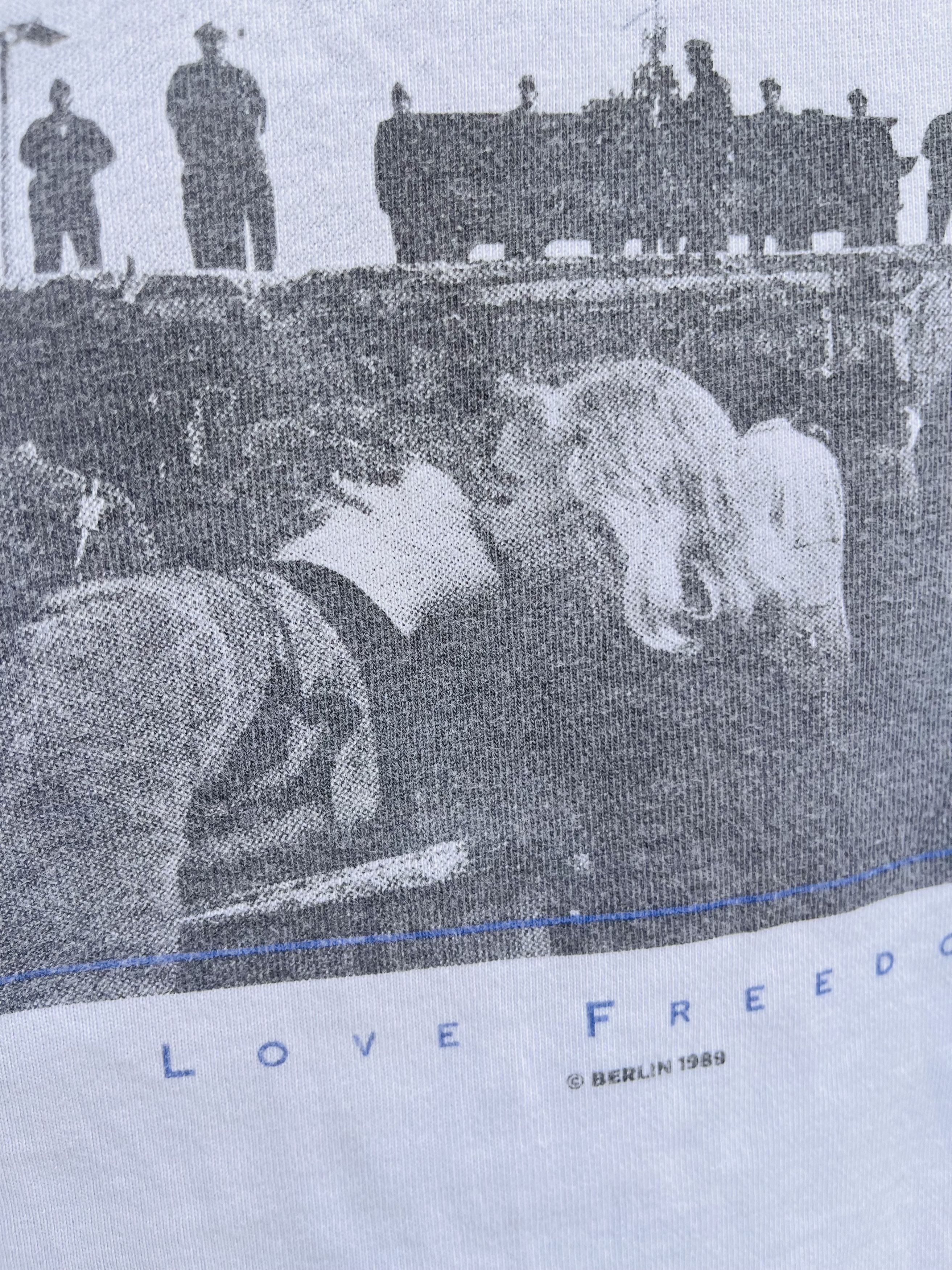 Japanese Brand × Vintage Vintage Brandy Melville Fight Tyranny Love Freedom Berlin 89 Size US M / EU 48-50 / 2 - 7 Thumbnail