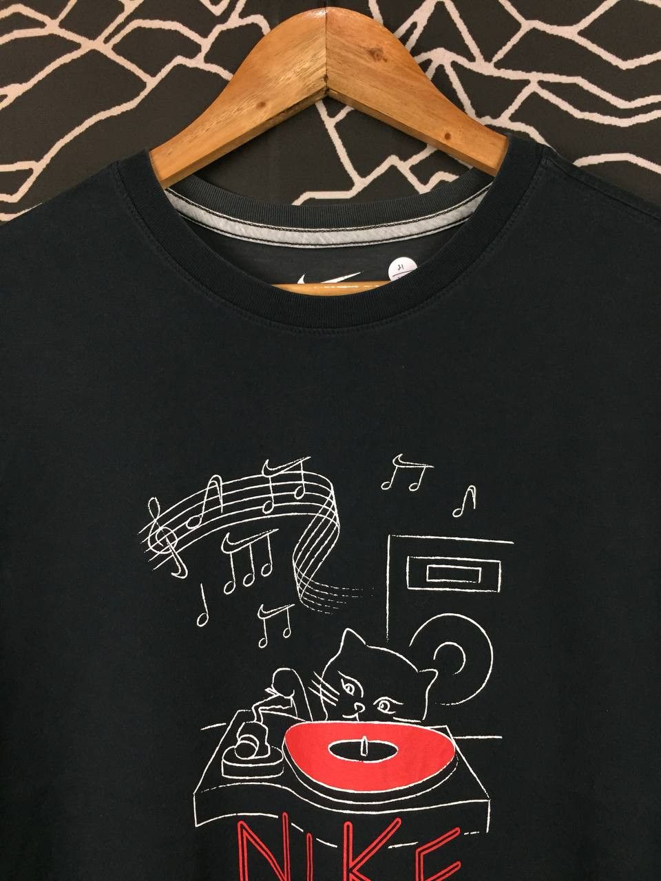 Nike Nike Shibuya Scramble Japan Exclusive DJ Cat Turntable Tee Size US L / EU 52-54 / 3 - 4 Thumbnail