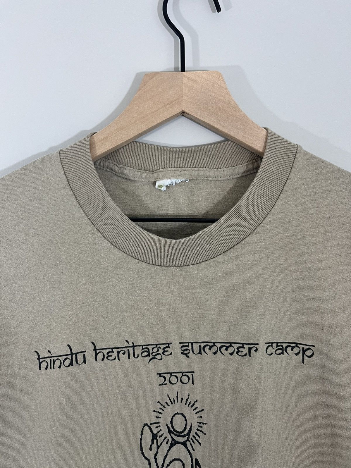 Vintage Vintage Hindu Summer Camp Distressed Faded 2000s Y2K Tee Size US M / EU 48-50 / 2 - 3 Thumbnail